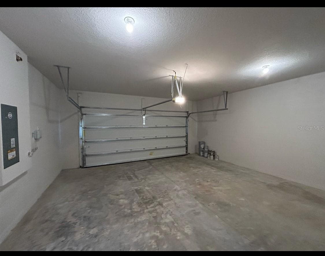 2 car garage - 11931 THORNCREST DR, SPRING HILL