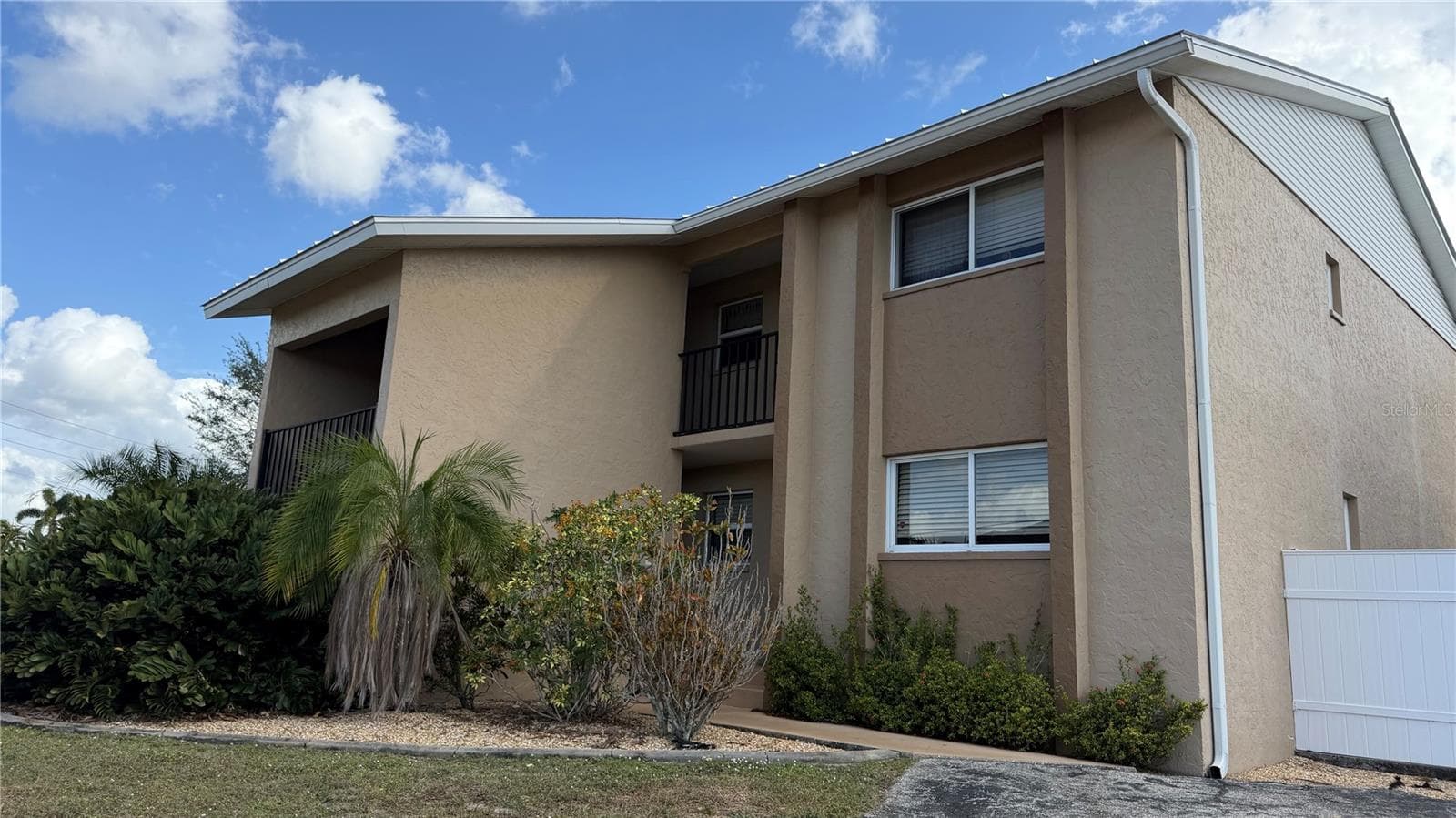 2845 MAGDALINA AVE #4