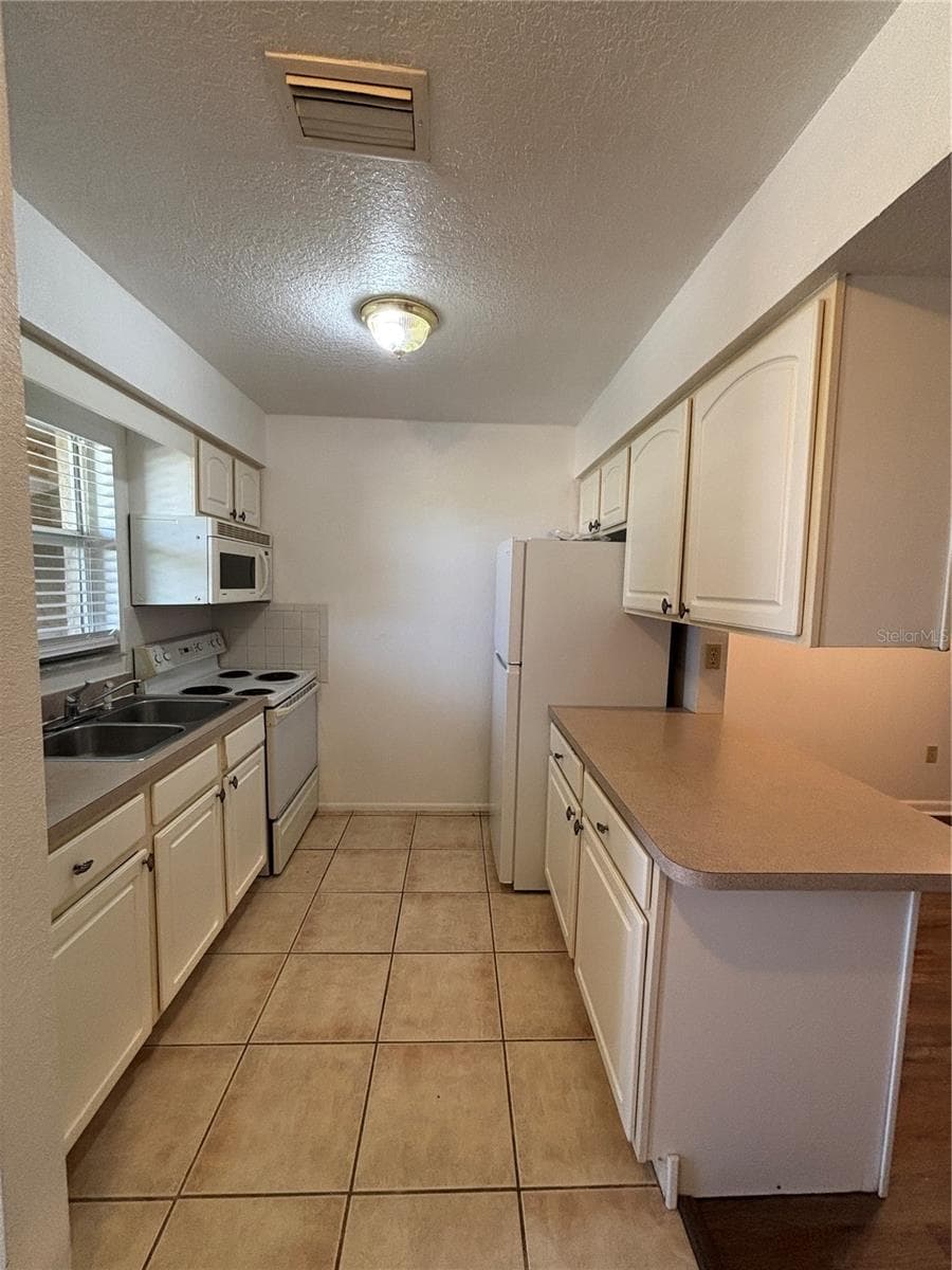Apartment at 2845 MAGDALINA AVE #4, PUNTA GORDA, photo 4 of 14