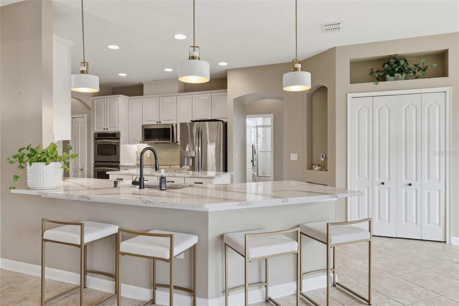 Single Family Residence at 426 DUFF DR, WINTER GARDEN, photo 2 of 52