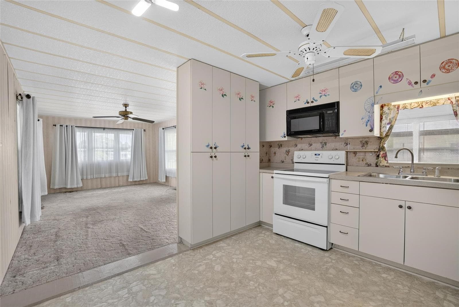 Mobile Home at 6004 ALPINE DR, ZEPHYRHILLS, photo 13 of 46