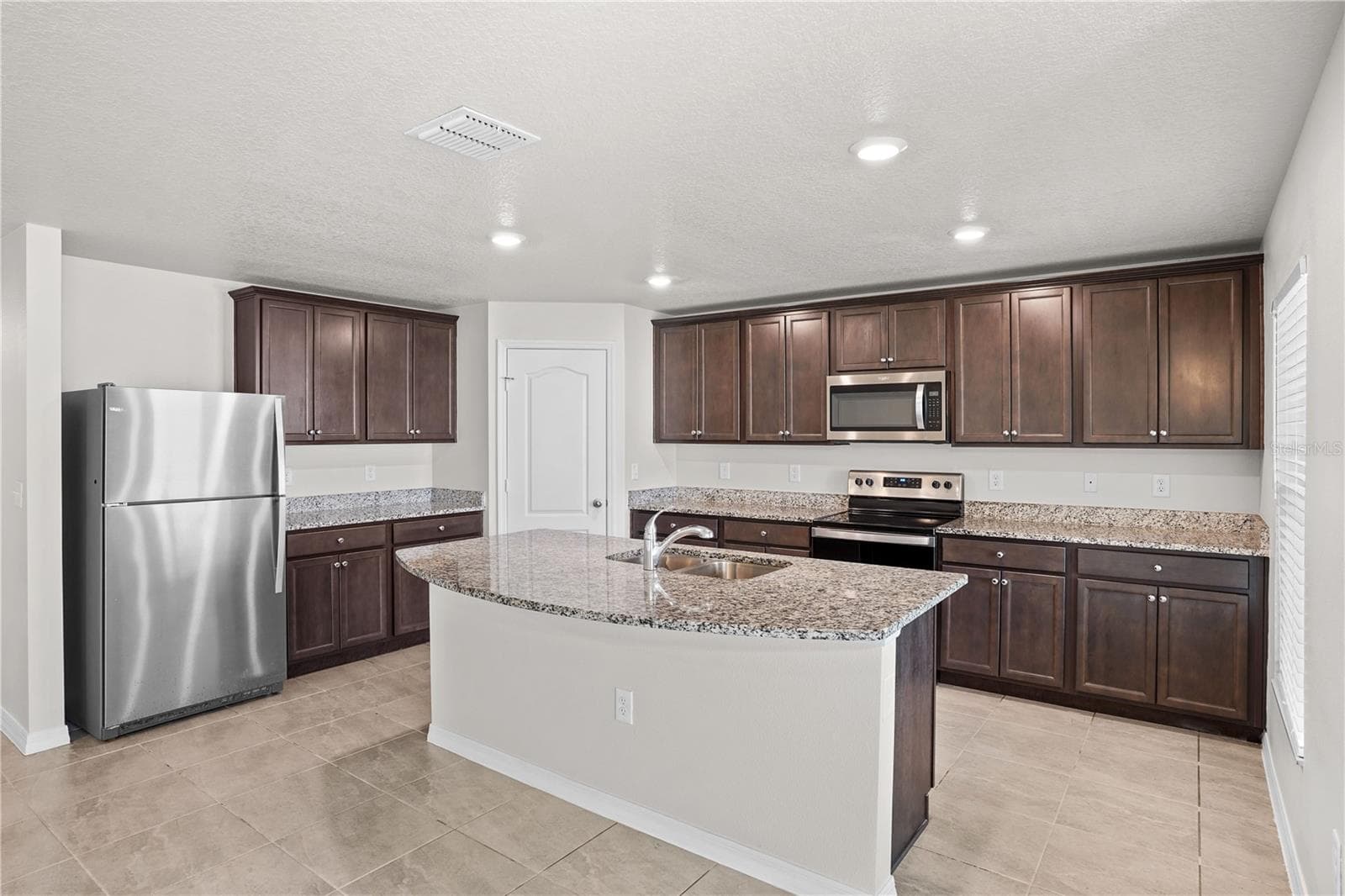 Single Family Residence at 123 VIOLET CT, POINCIANA, photo 10 of 39