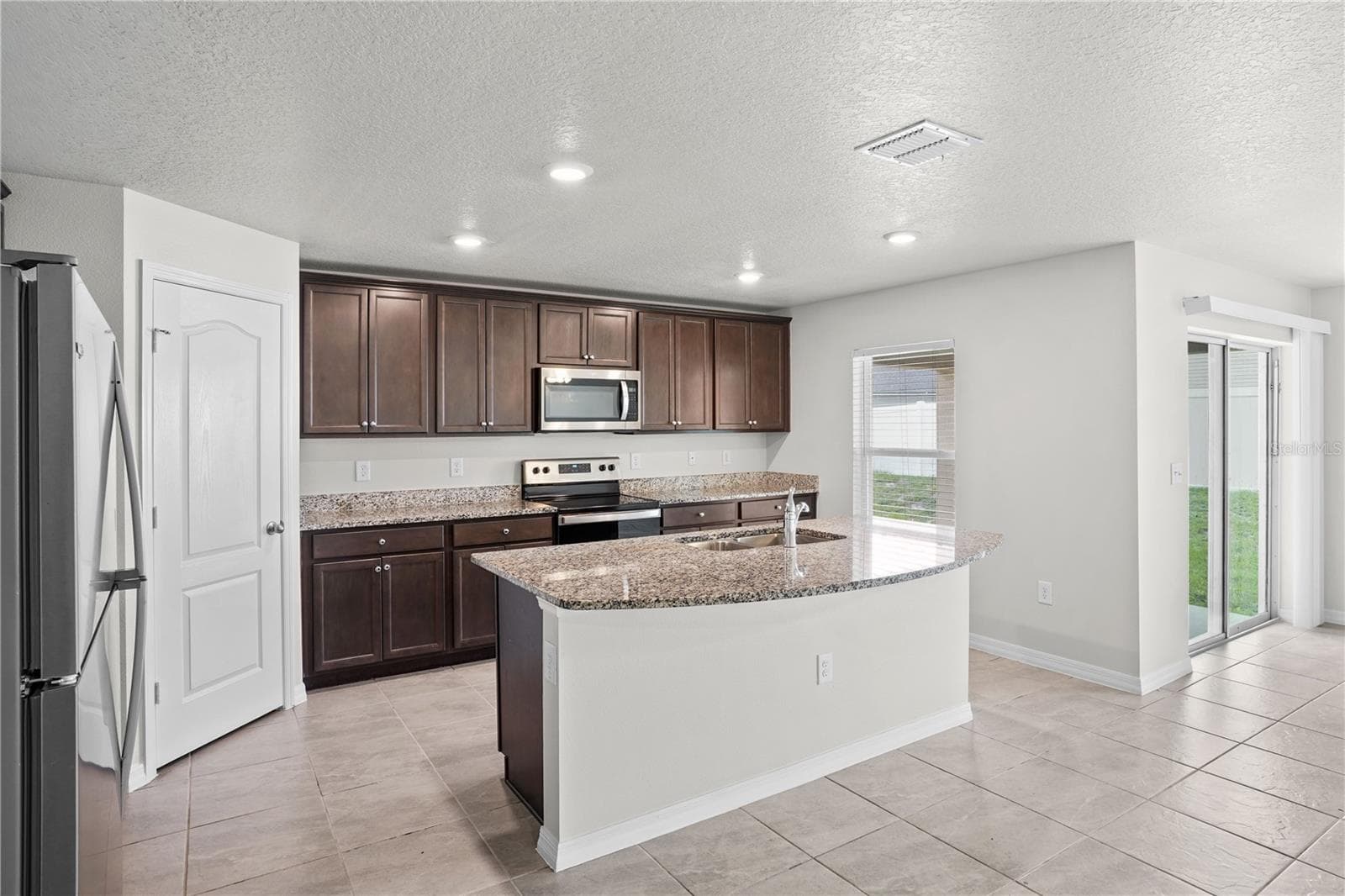 Single Family Residence at 123 VIOLET CT, POINCIANA, photo 11 of 39