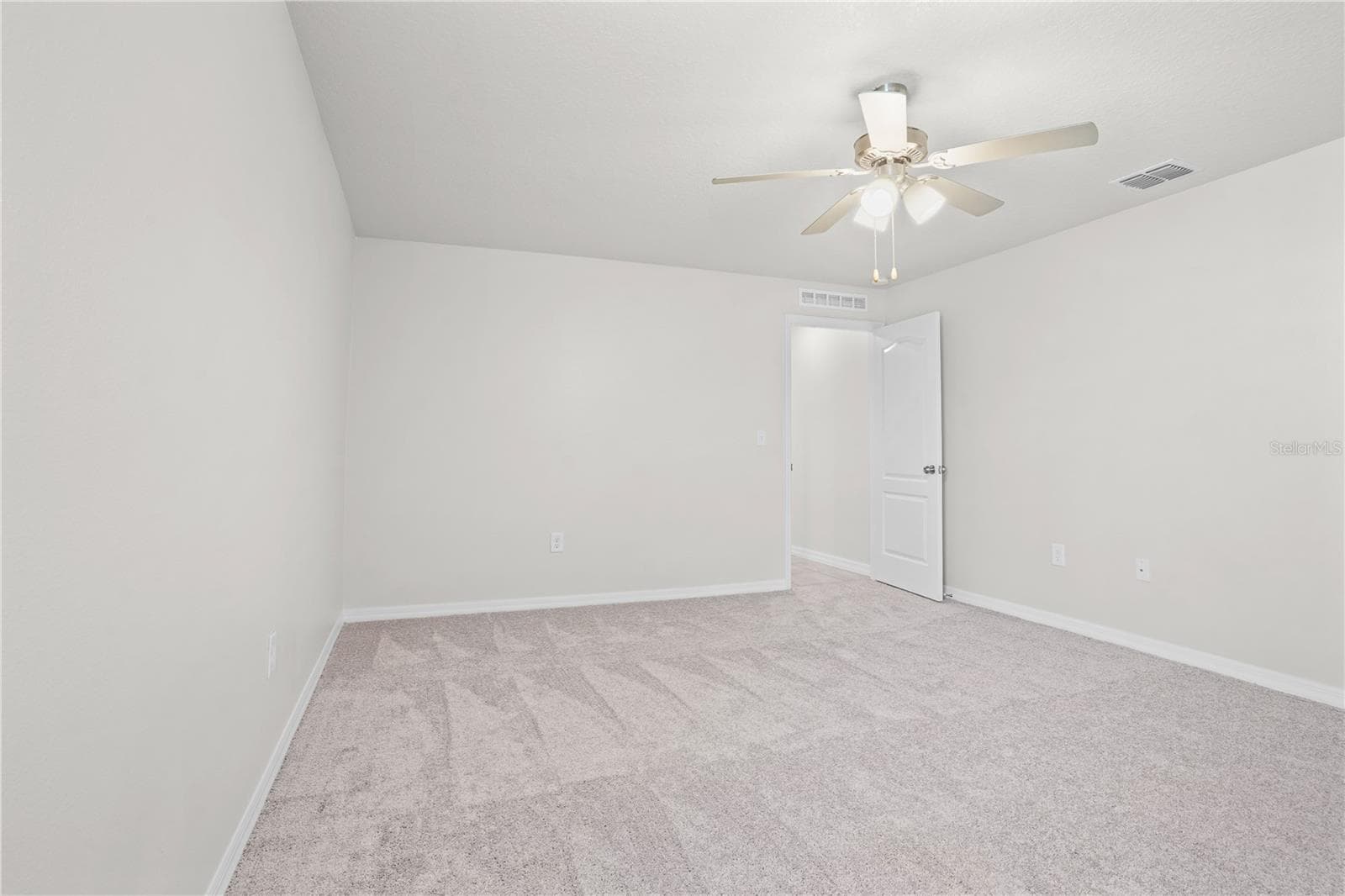 Single Family Residence at 123 VIOLET CT, POINCIANA, photo 16 of 39