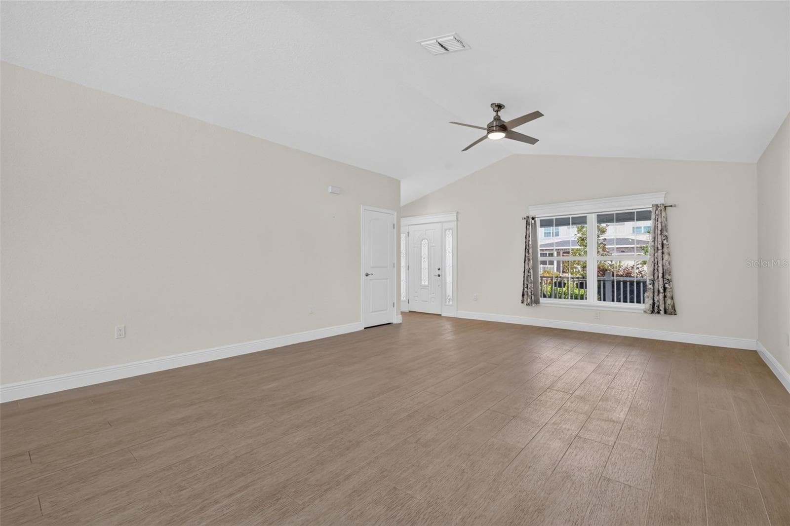 Living Room - 12591 NE 49TH DR, OXFORD