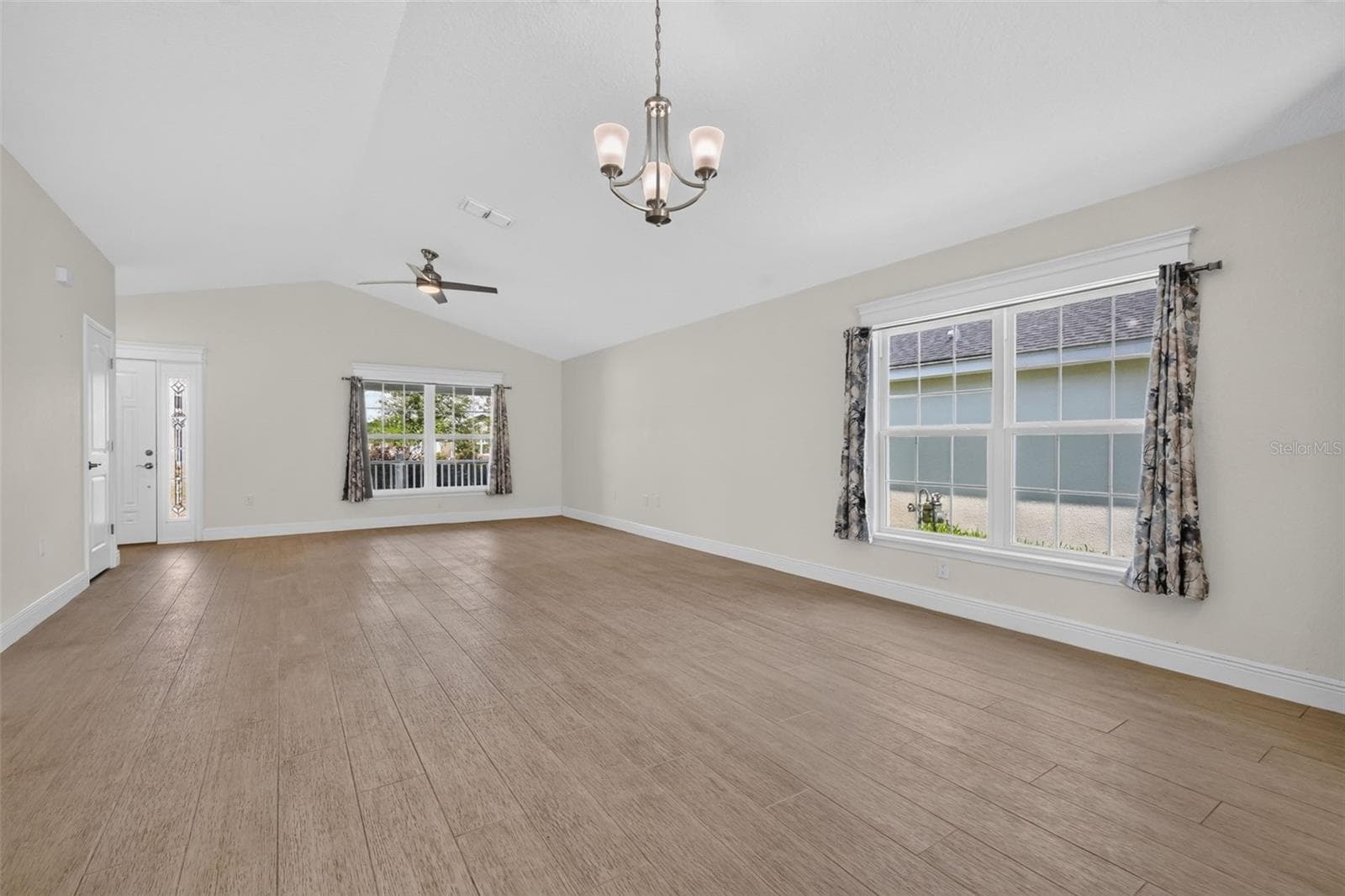 Living Room - 12591 NE 49TH DR, OXFORD