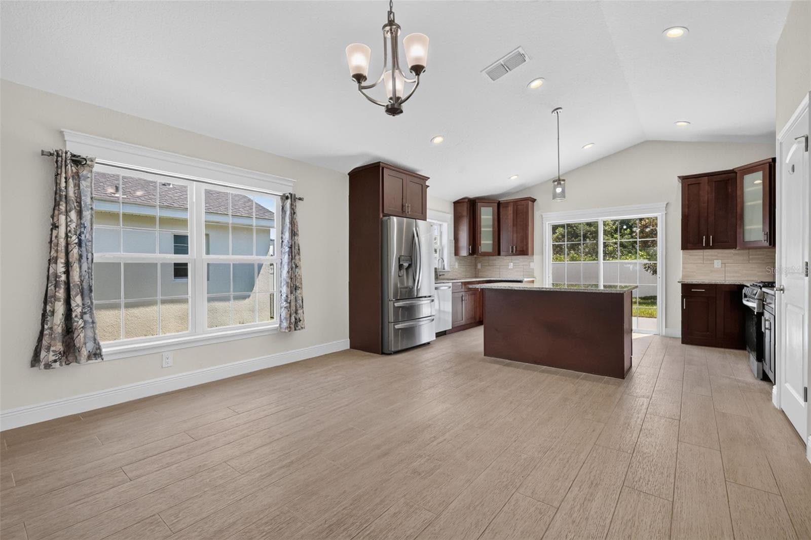 Living/Dining Room - 12591 NE 49TH DR, OXFORD