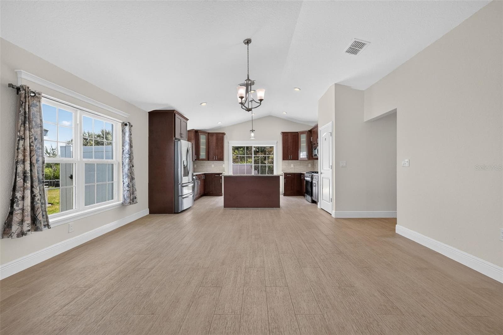 Living/Dining Room - 12591 NE 49TH DR, OXFORD