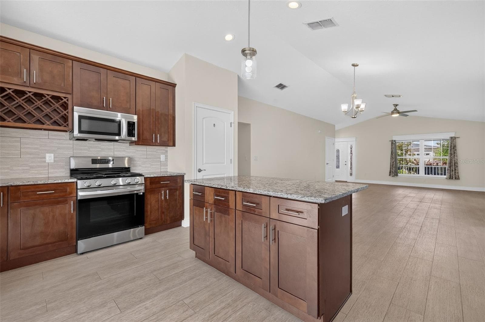 Kitchen - 12591 NE 49TH DR, OXFORD