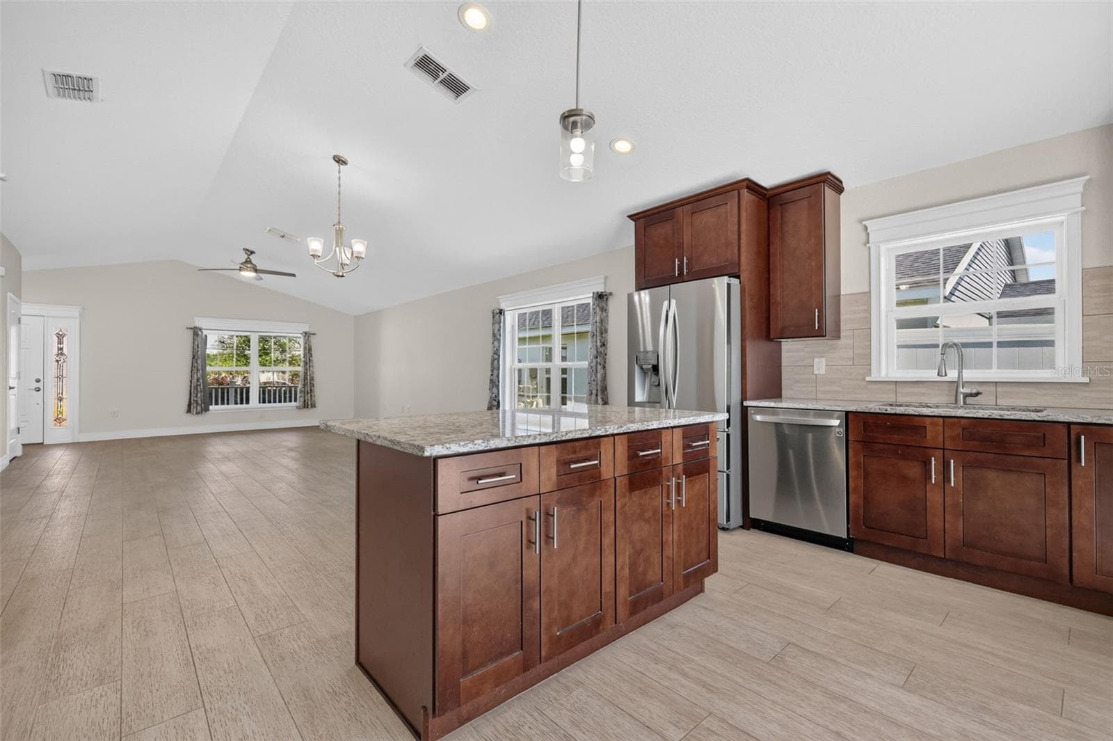 Kitchen - 12591 NE 49TH DR, OXFORD