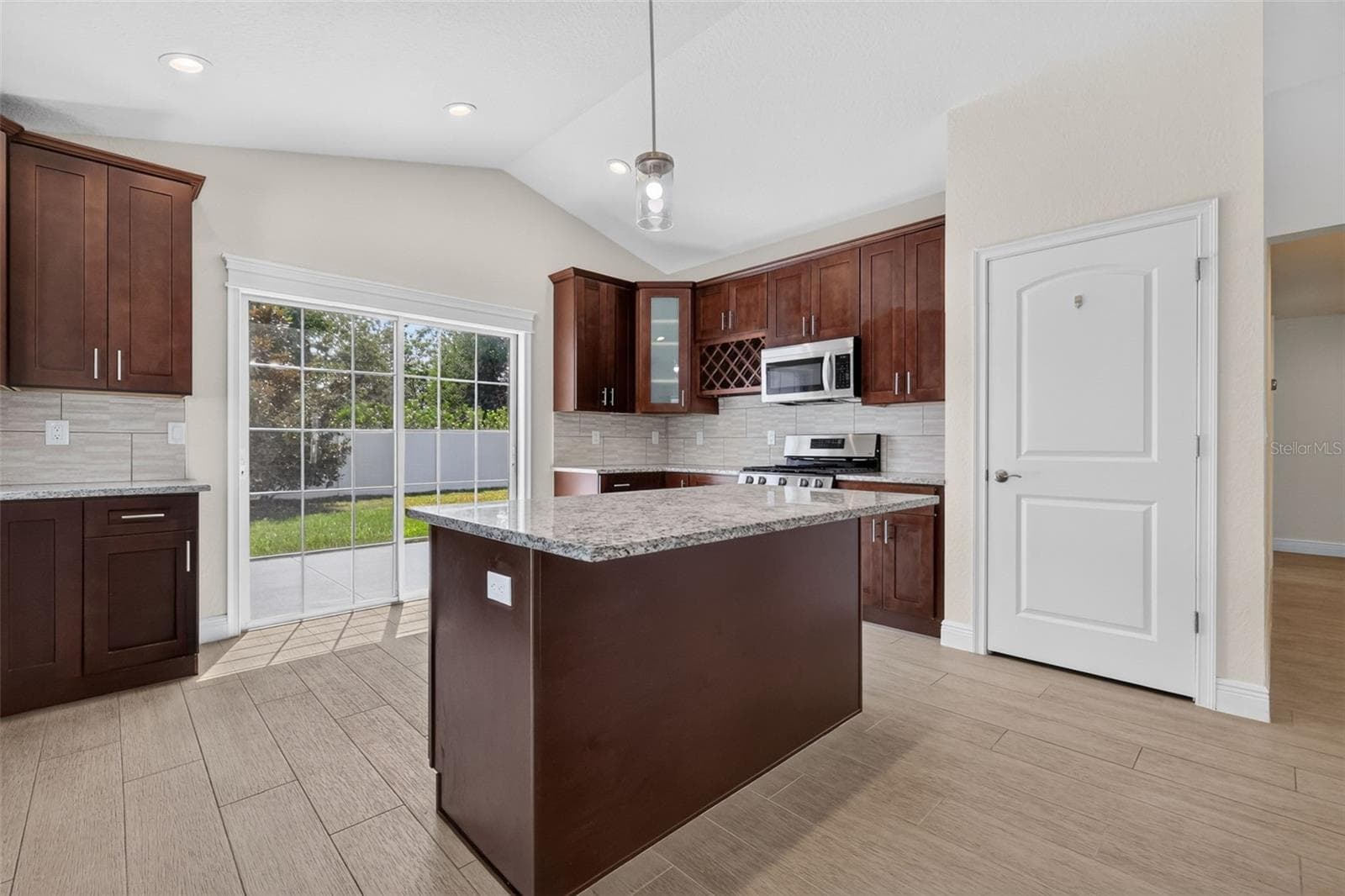 Kitchen - 12591 NE 49TH DR, OXFORD