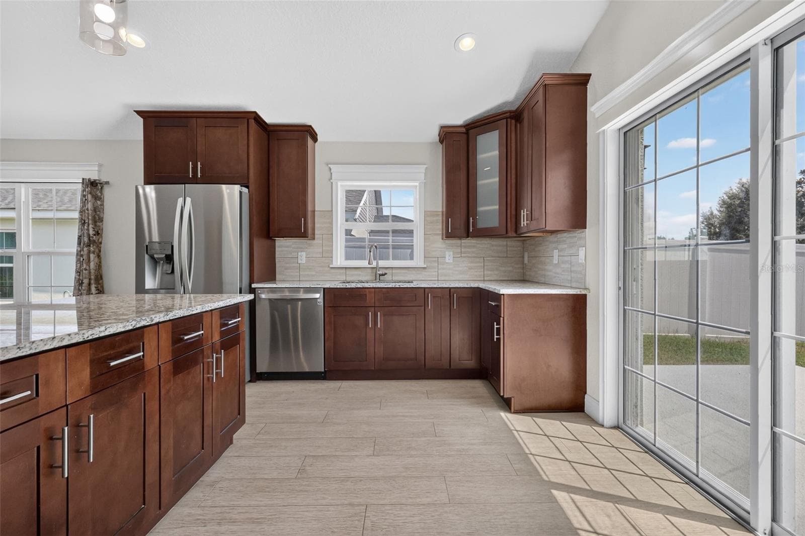 Kitchen - 12591 NE 49TH DR, OXFORD