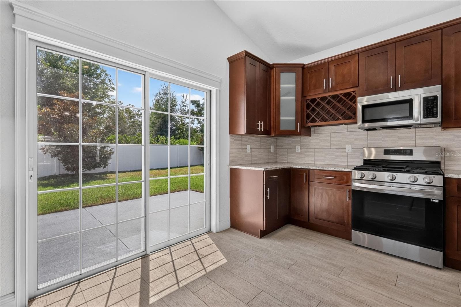 Kitchen - 12591 NE 49TH DR, OXFORD