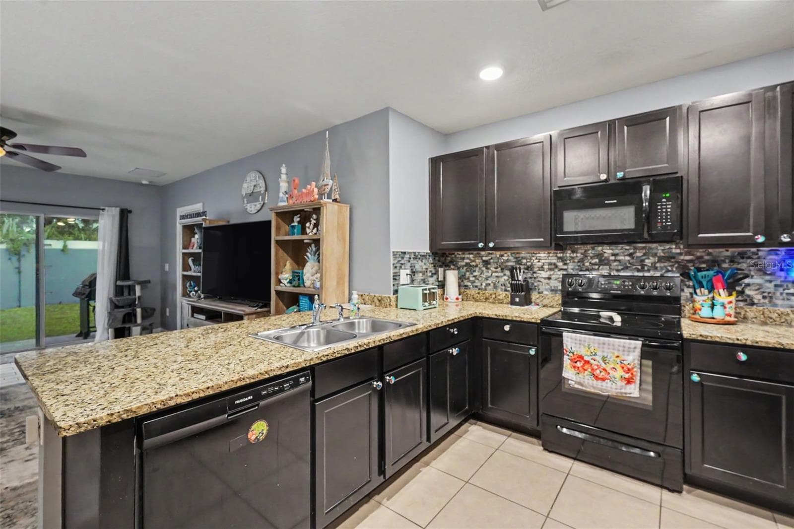 Single Family Residence at 3918 WILLOW HAMMOCK DR, PALMETTO, photo 6 of 29