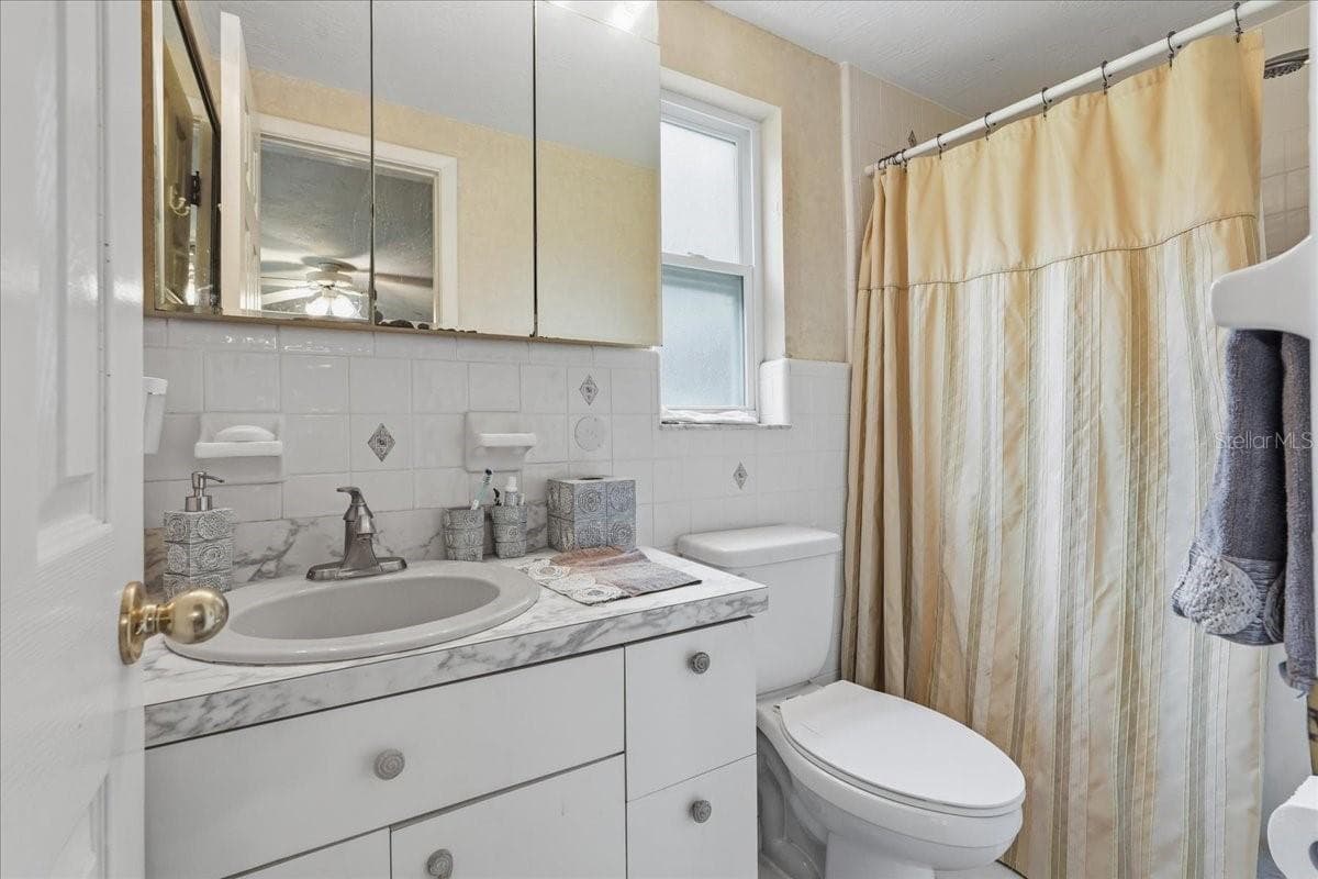 Primary Bath - 3500 OLD KEYSTONE RD, TARPON SPRINGS