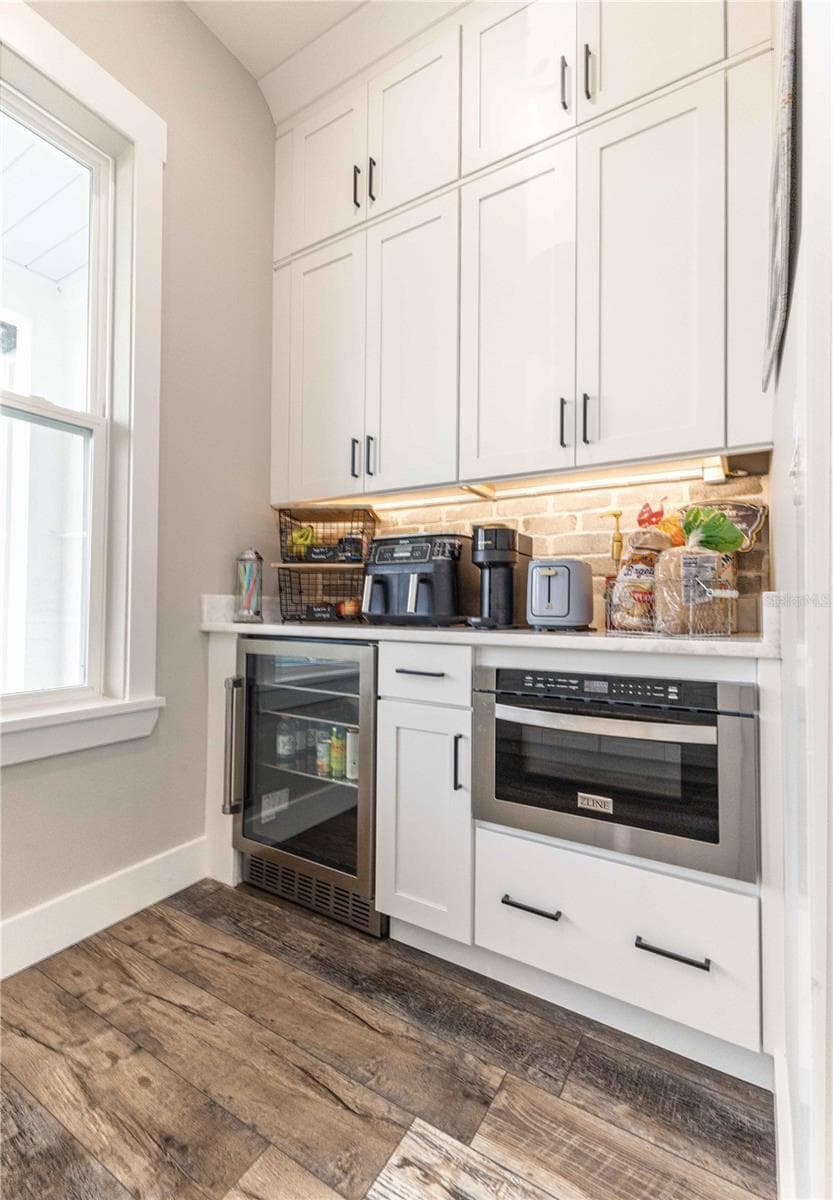 Butler's pantry off of kitchen - 8818 SW 73RD PATH, BUSHNELL