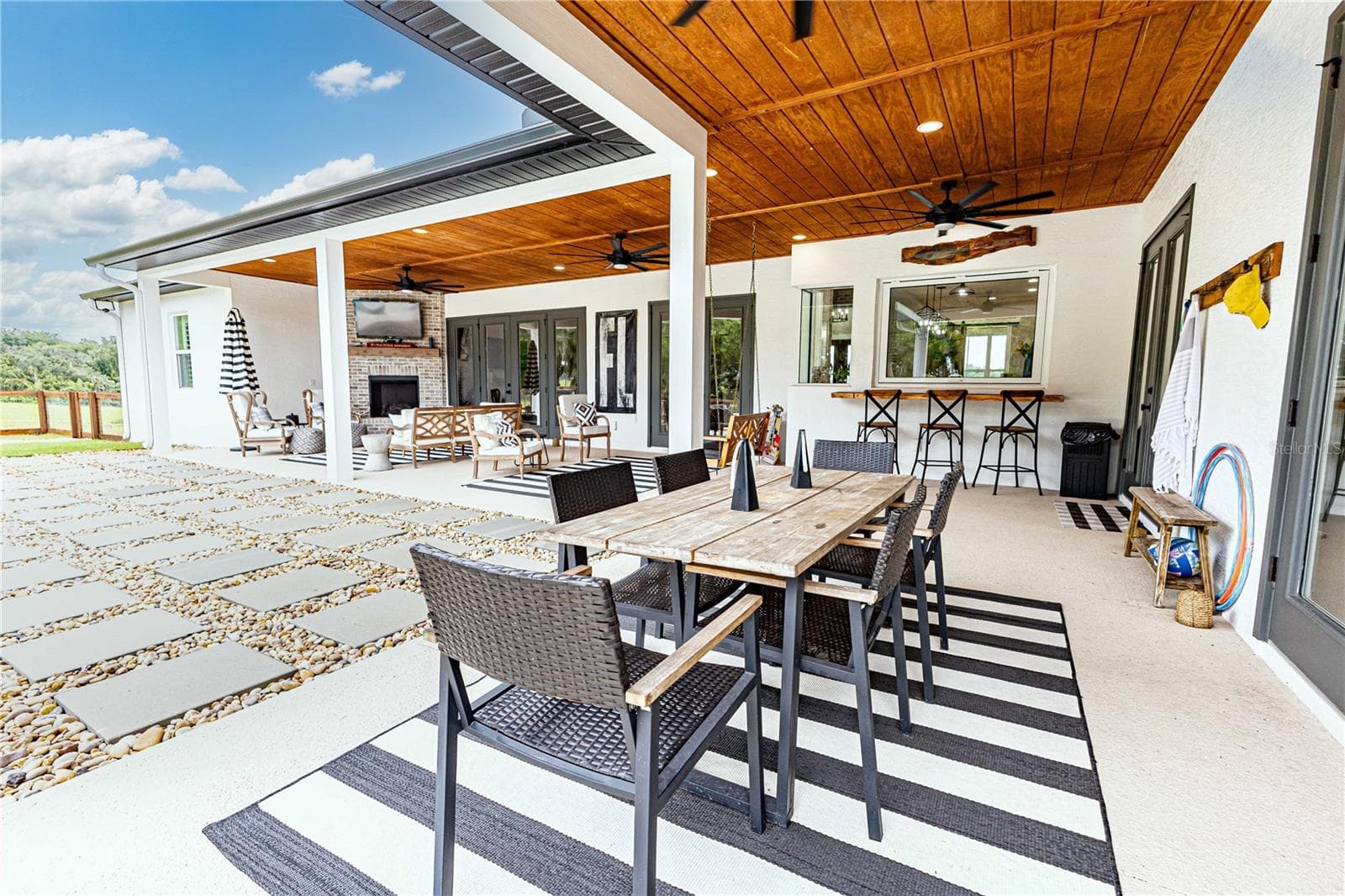 Outside entertainment area - 8818 SW 73RD PATH, BUSHNELL