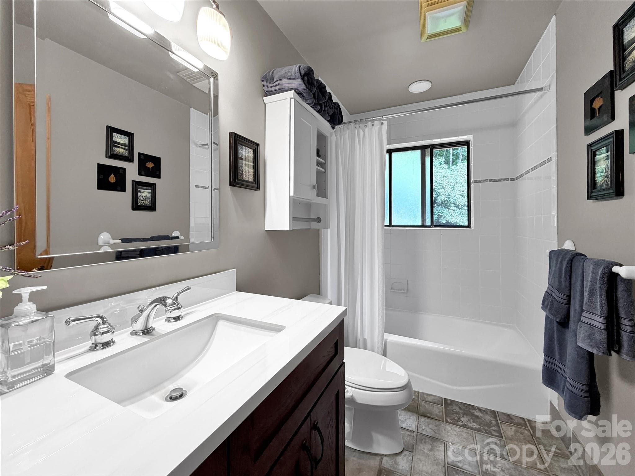 Single Family Residence at 170 Wonderwood Lane, Clyde, photo 17 of 48
