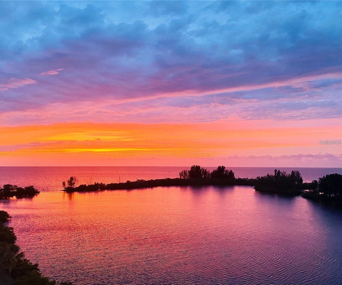Every evening is a unique and exciting show of colors transforming the picturesque Lagoon and Gulf waters into an artistic masterpiece. - 5915 SEA RANCH DR #503, HUDSON