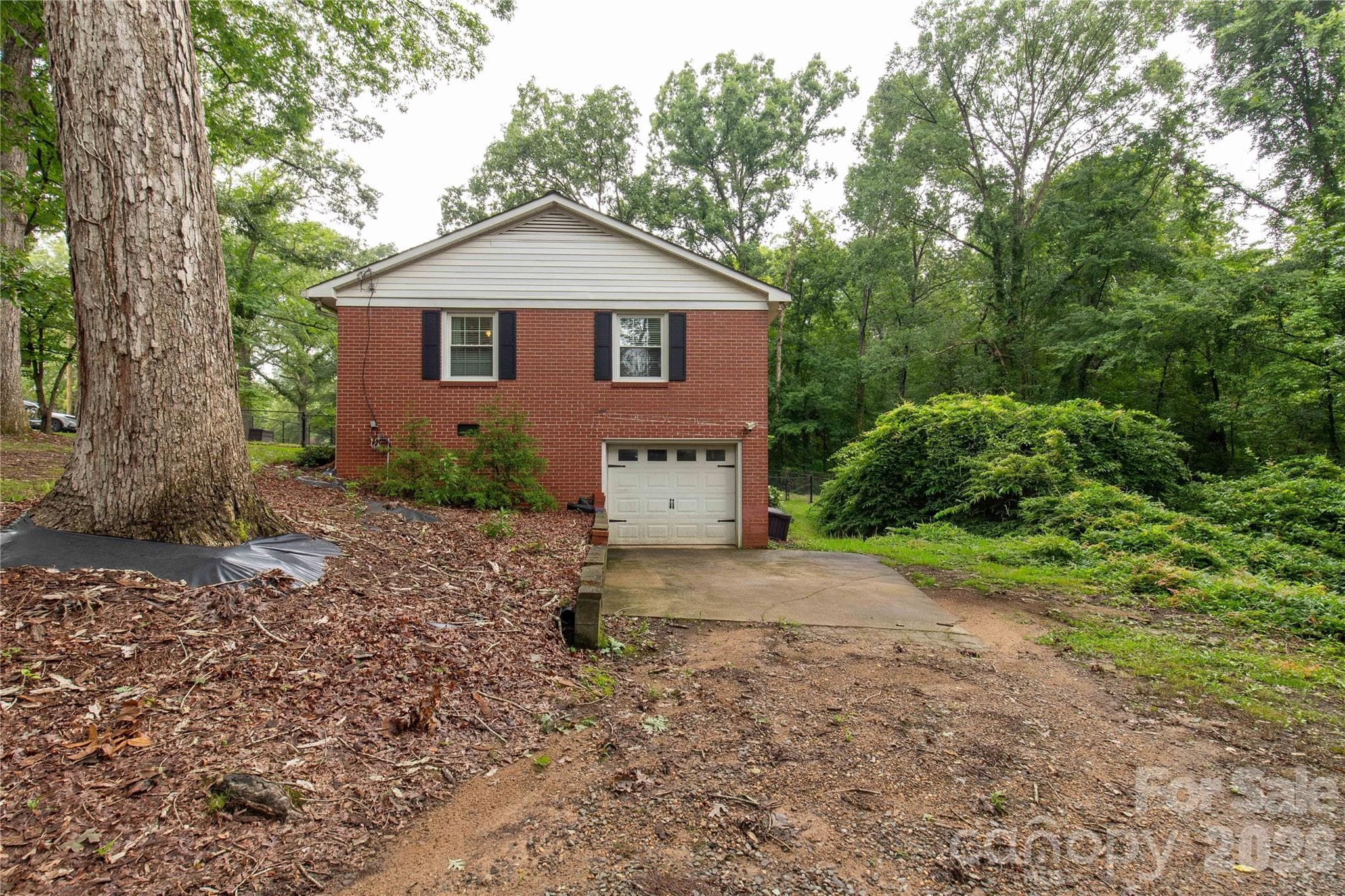 Single Family Residence at 938 Forest Drive, Lancaster, photo 4 of 26