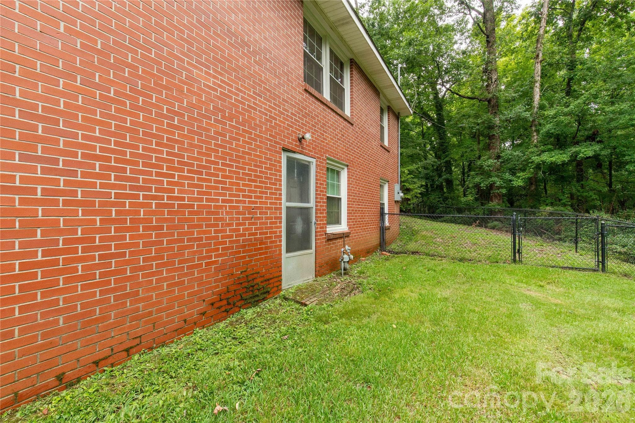 Single Family Residence at 938 Forest Drive, Lancaster, photo 5 of 26