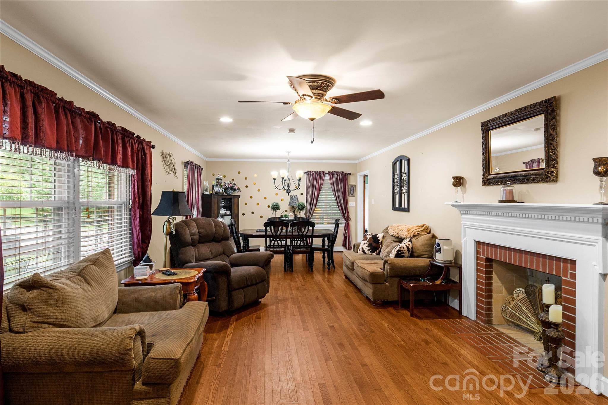 Single Family Residence at 938 Forest Drive, Lancaster, photo 7 of 26