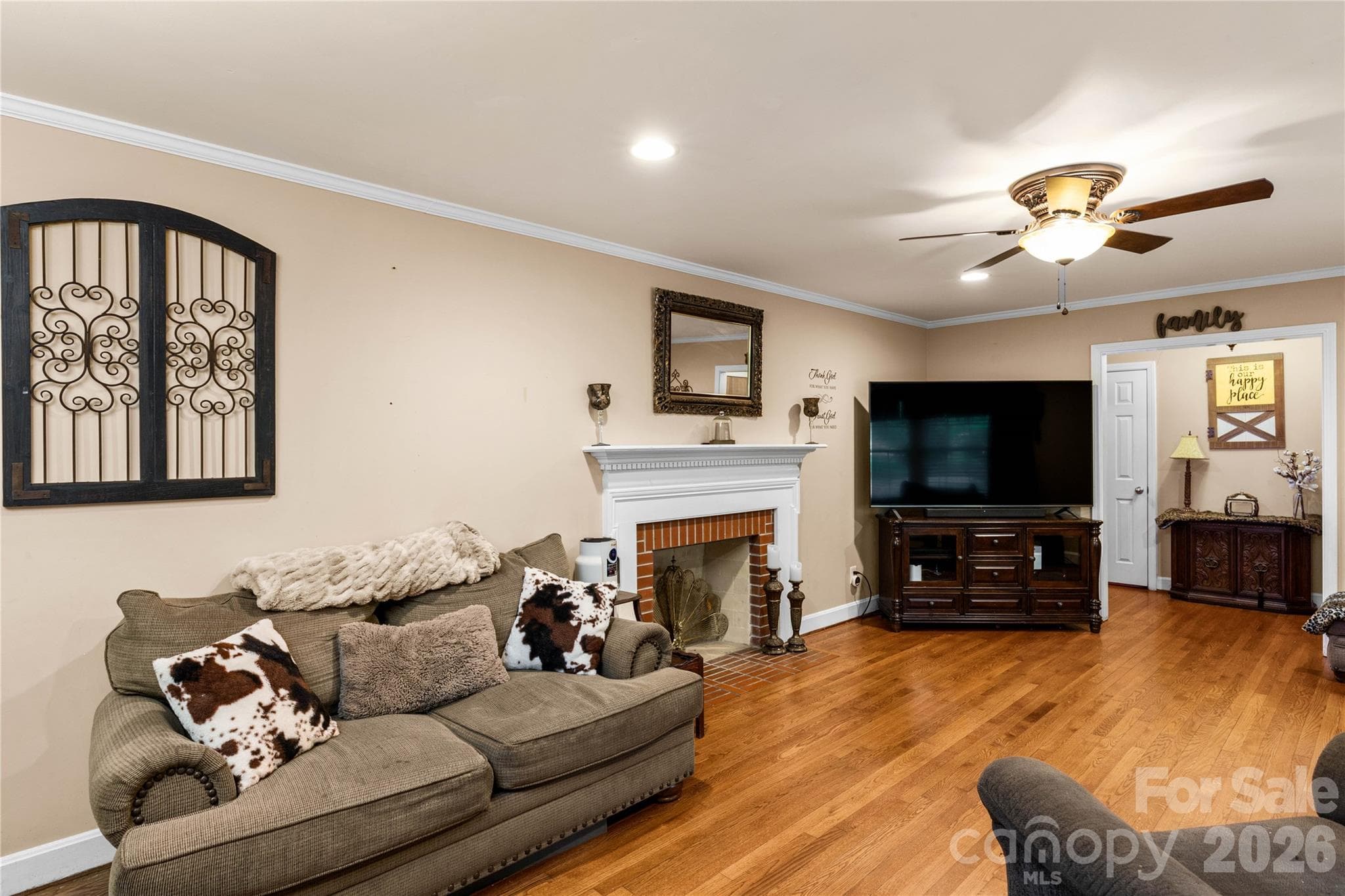 Single Family Residence at 938 Forest Drive, Lancaster, photo 8 of 26