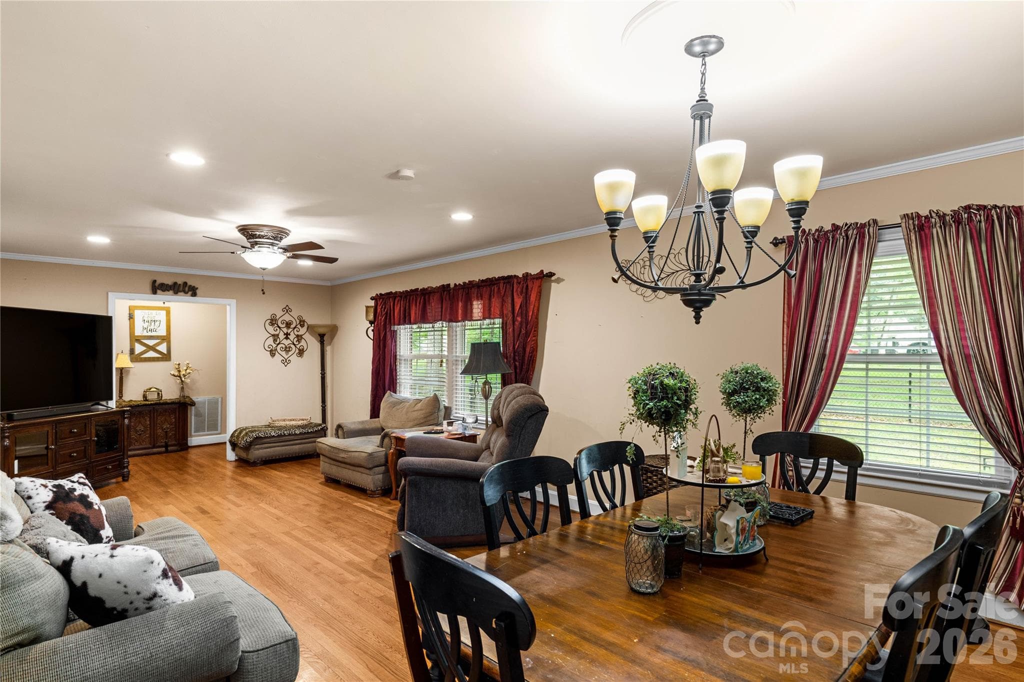 Single Family Residence at 938 Forest Drive, Lancaster, photo 9 of 26