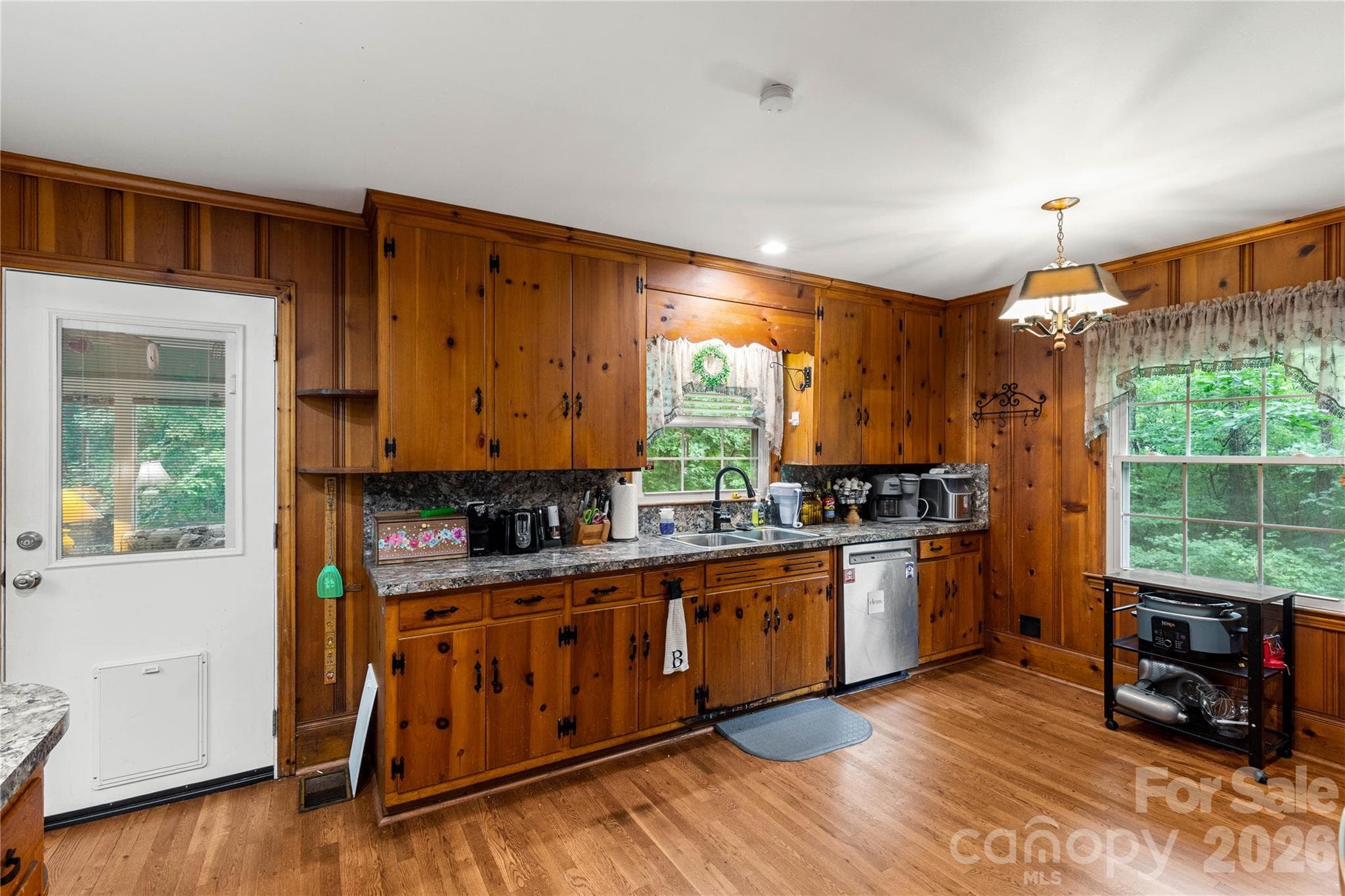 Single Family Residence at 938 Forest Drive, Lancaster, photo 11 of 26