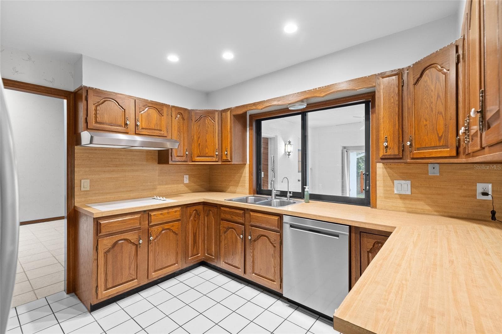 Kitchen & Pass Through - 521 FERNWOOD DR, ALTAMONTE SPRINGS