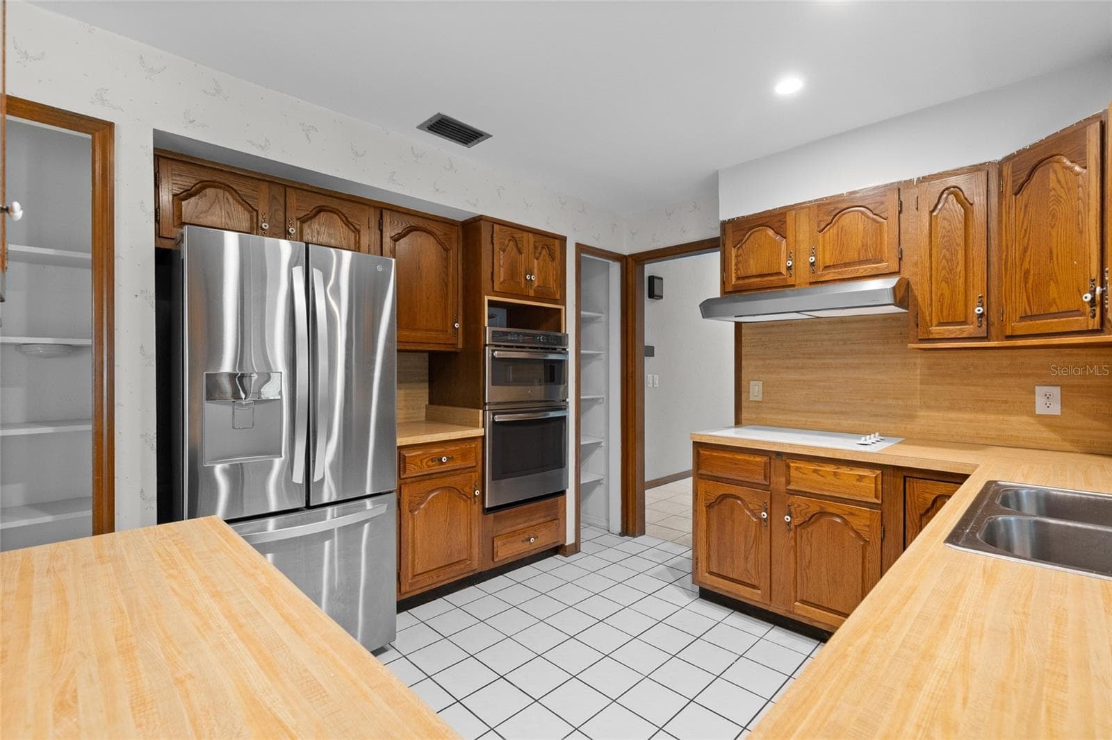 Kitchen & Two Pantries - 521 FERNWOOD DR, ALTAMONTE SPRINGS
