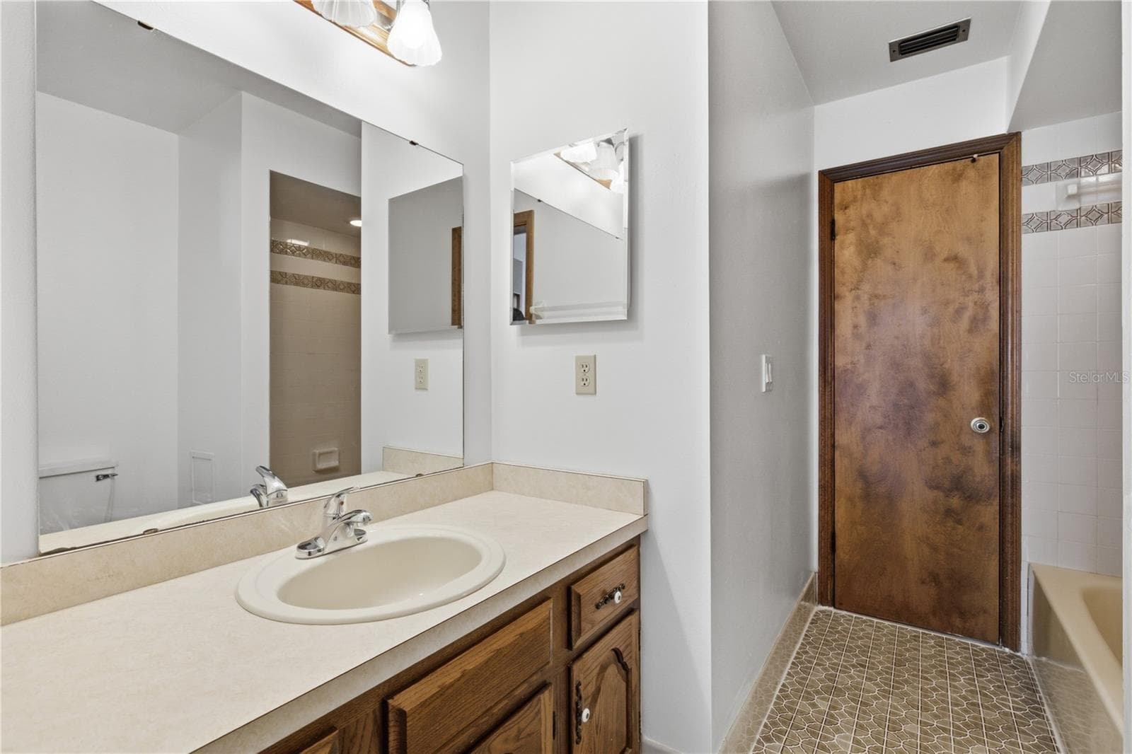 Hall Bath - 521 FERNWOOD DR, ALTAMONTE SPRINGS