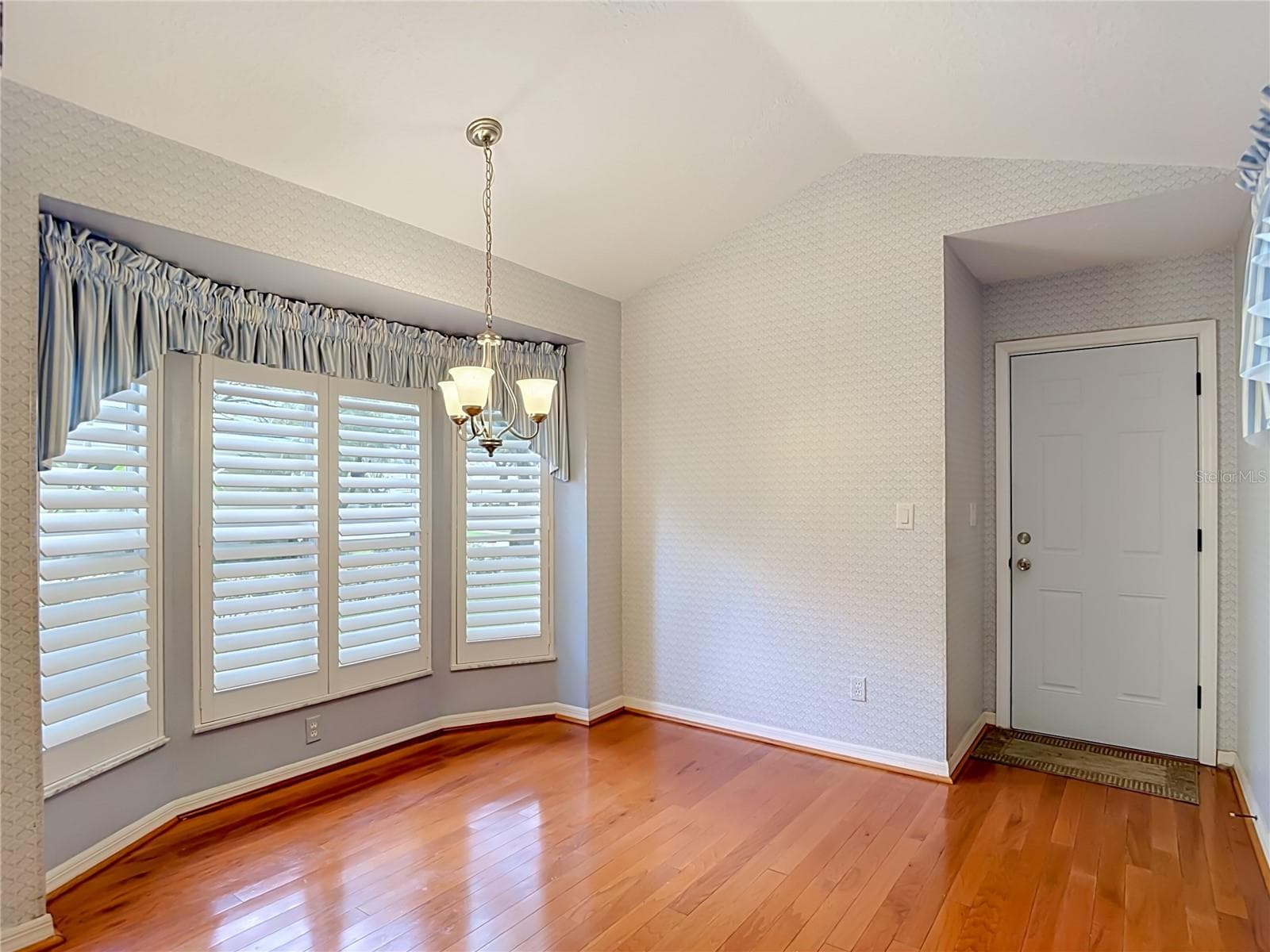 Single Family Residence at 15886 SANCTUARY DR, TAMPA, photo 8 of 64