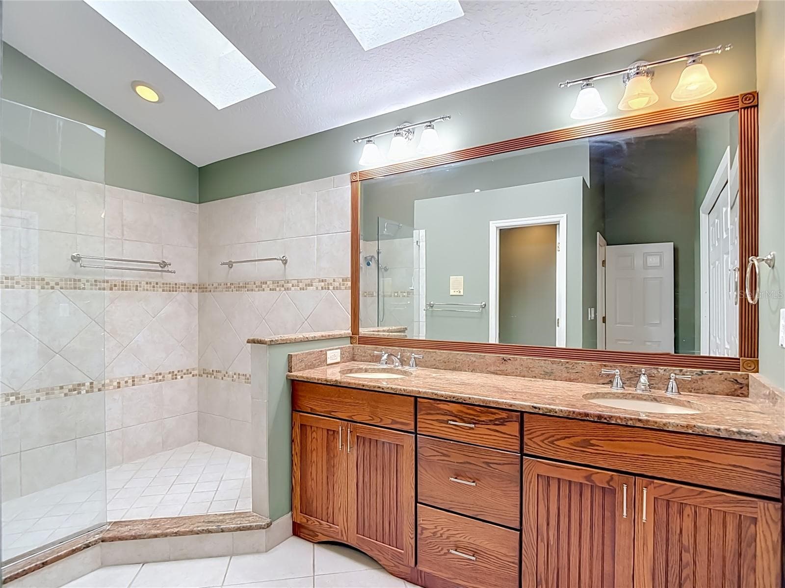 Single Family Residence at 15886 SANCTUARY DR, TAMPA, photo 39 of 64