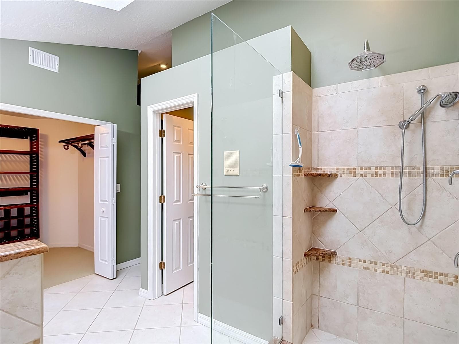 Single Family Residence at 15886 SANCTUARY DR, TAMPA, photo 40 of 64