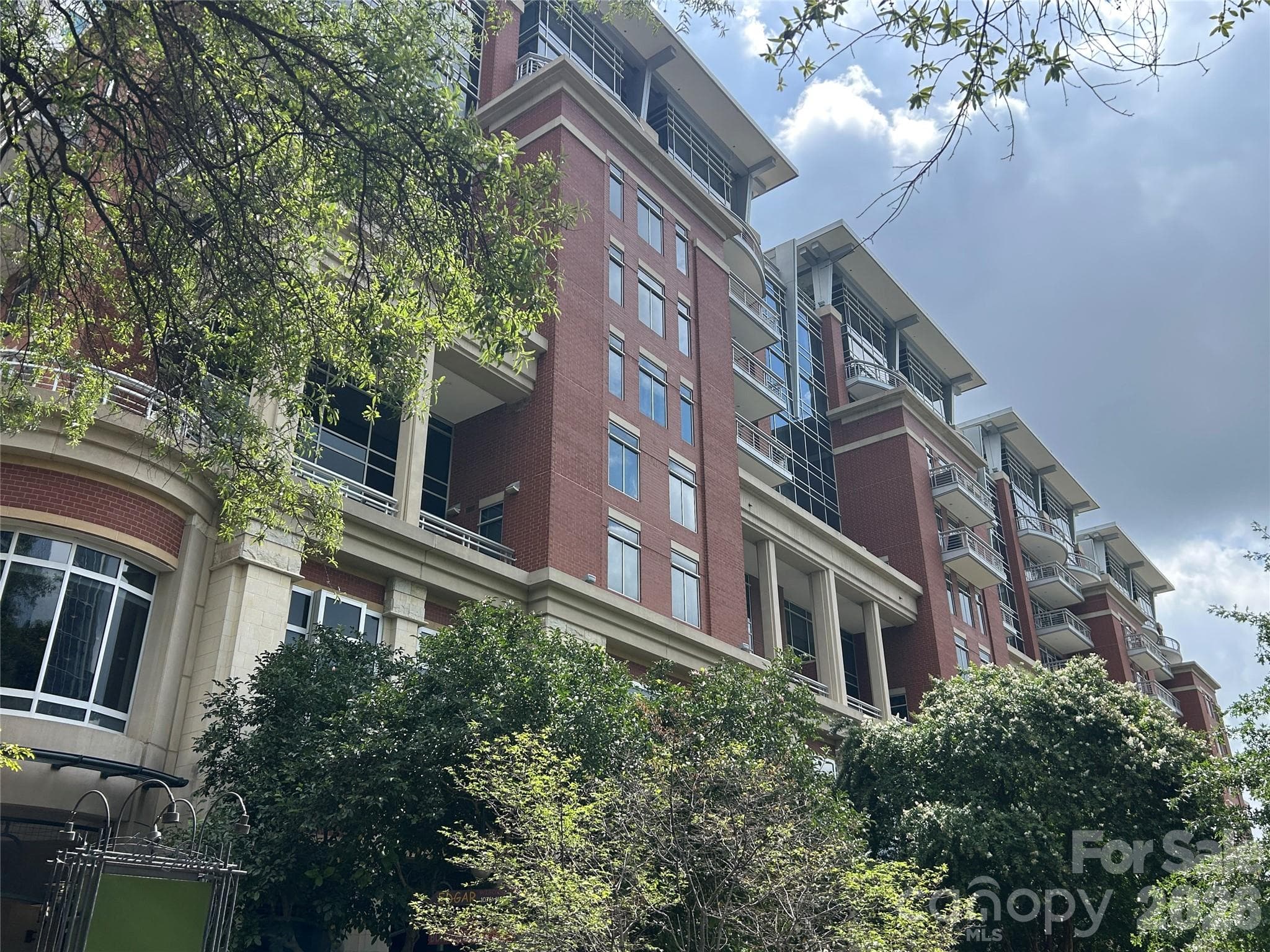 435 S Tryon Street