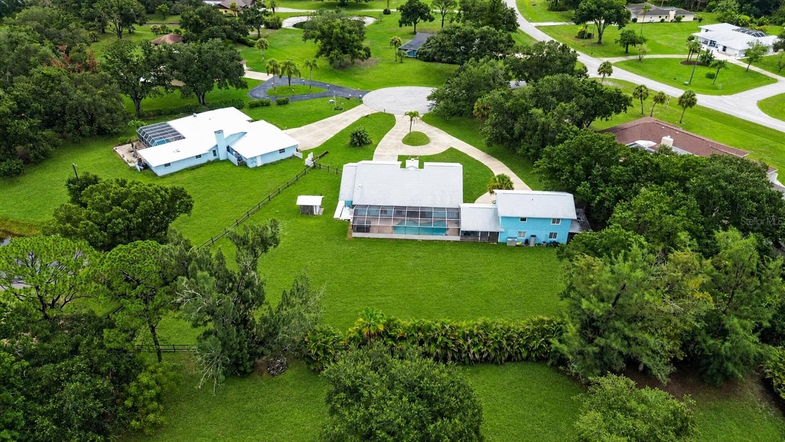 Elevated aerial view of the residence and private setting. - 1305 GREENFIELD CIR, VENICE