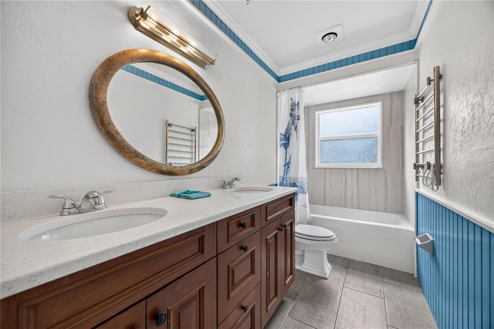 Guest bathroom with blue vanity and tub/shower. - 1305 GREENFIELD CIR, VENICE