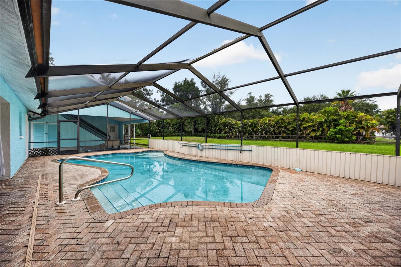 Pool, patio and screened enclosure. - 1305 GREENFIELD CIR, VENICE
