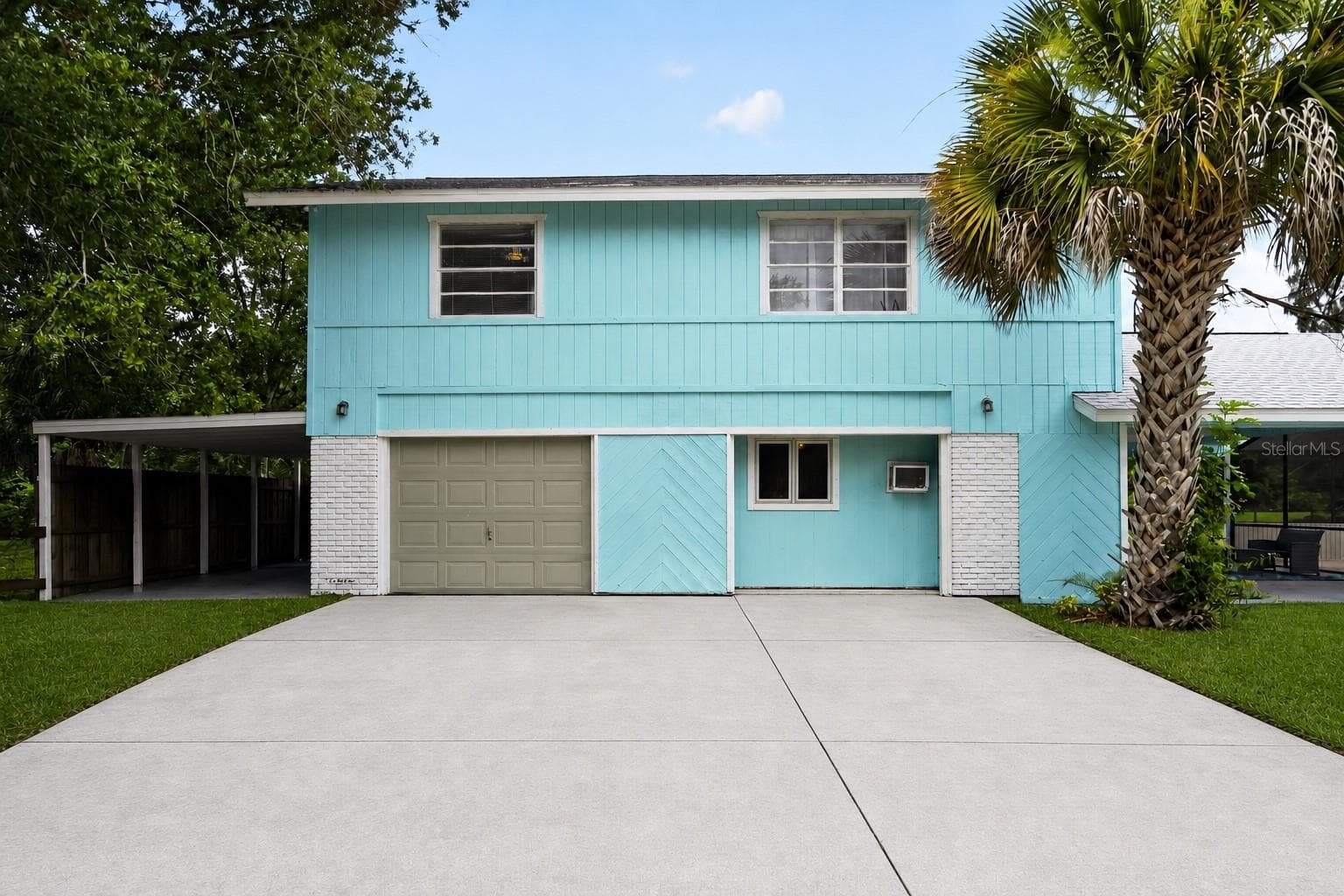 Detached building exterior and driveway. - 1305 GREENFIELD CIR, VENICE