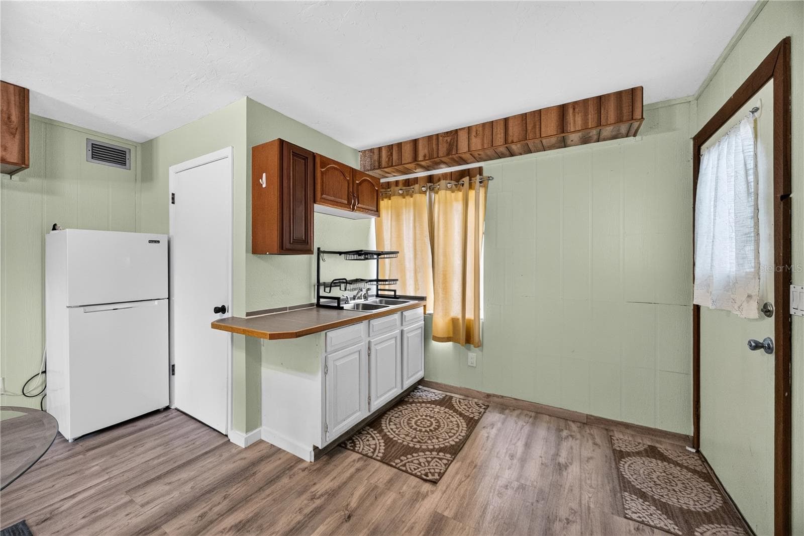 Downstairs studio kitchenette and open living space. - 1305 GREENFIELD CIR, VENICE