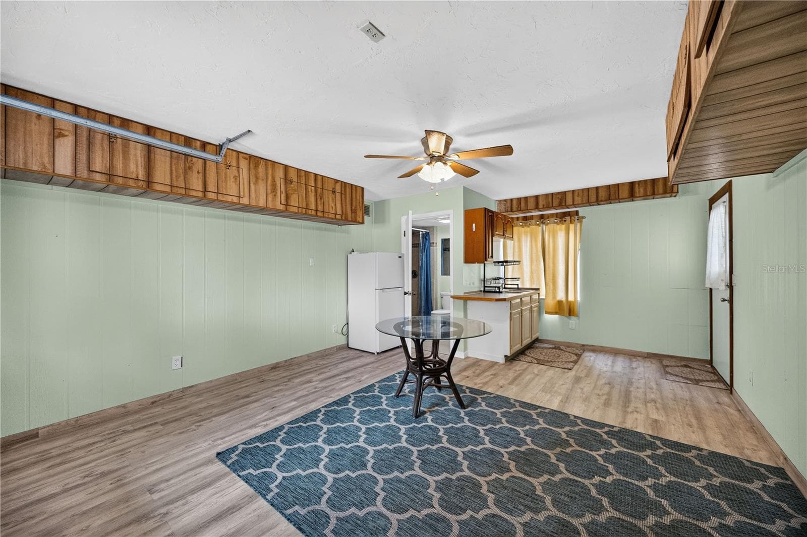 Downstairs studio open floor plan and kitchenette. - 1305 GREENFIELD CIR, VENICE