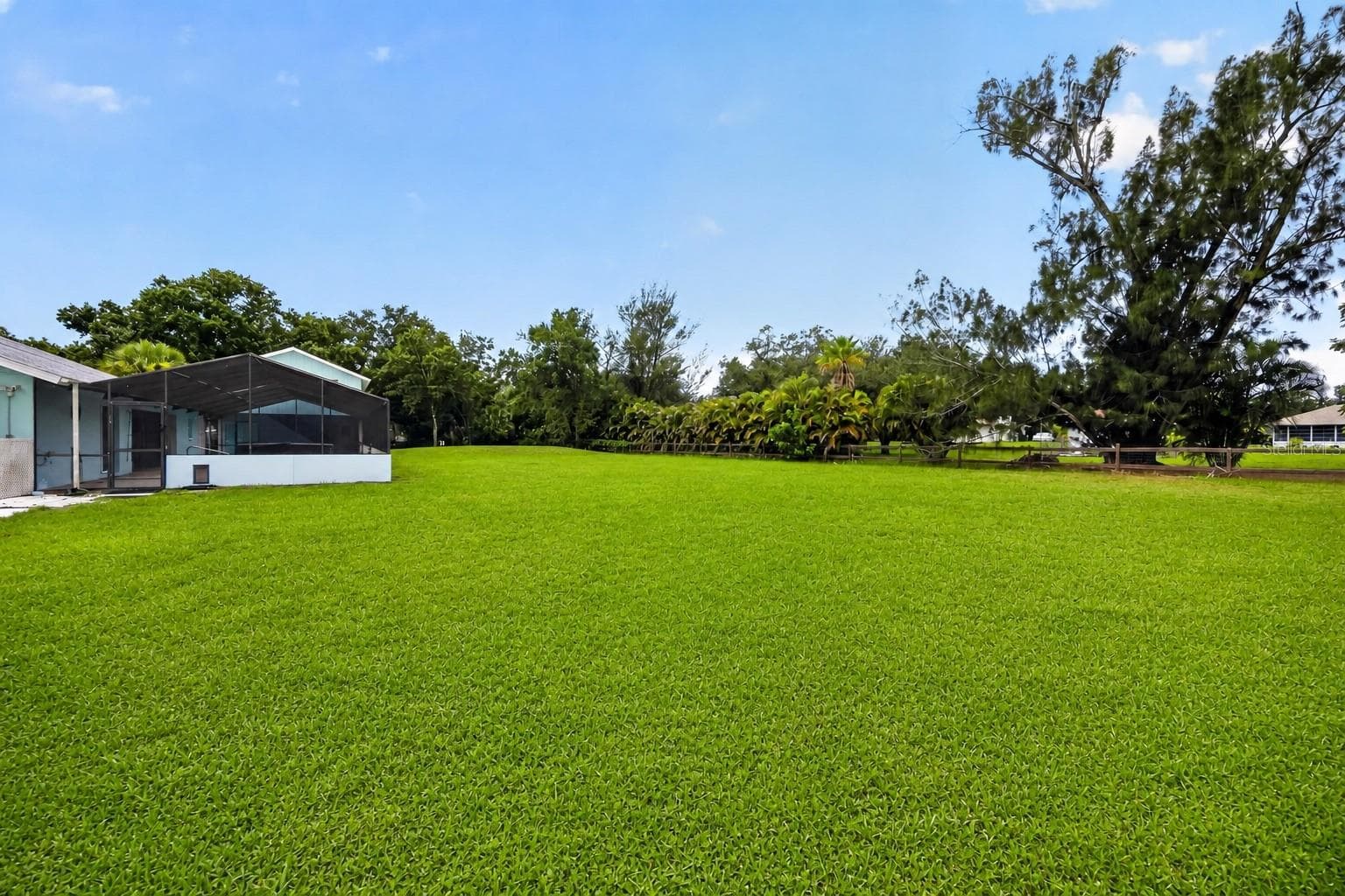 Wide lawn view toward the residence. - 1305 GREENFIELD CIR, VENICE