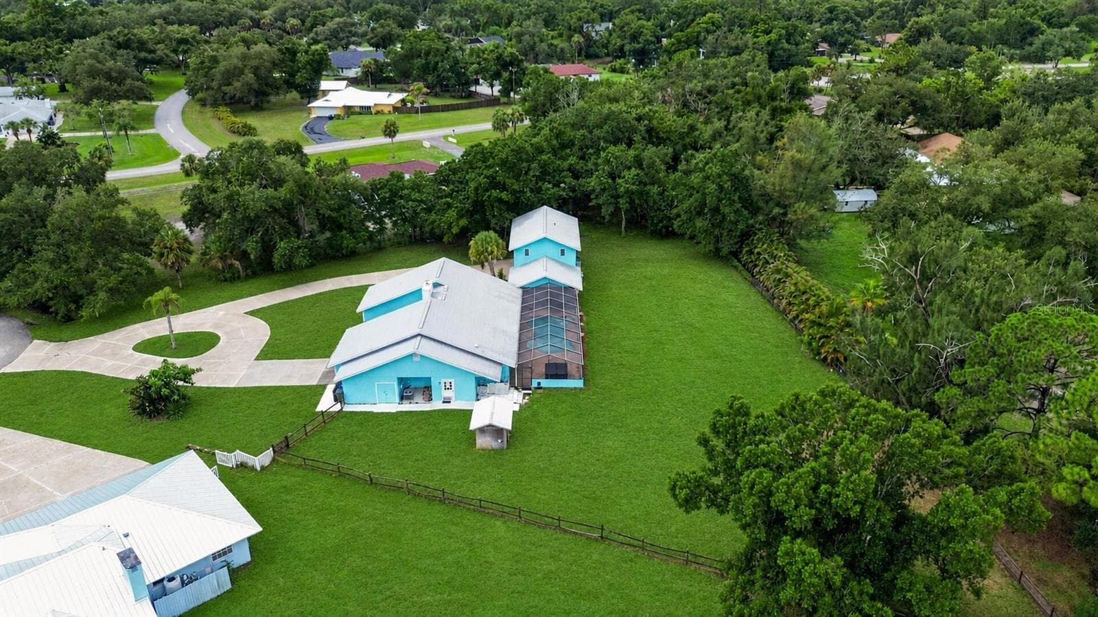 Aerial view of the full property and outbuildings. - 1305 GREENFIELD CIR, VENICE