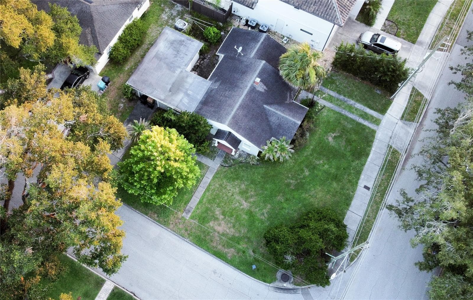 2942 HELEN AVE