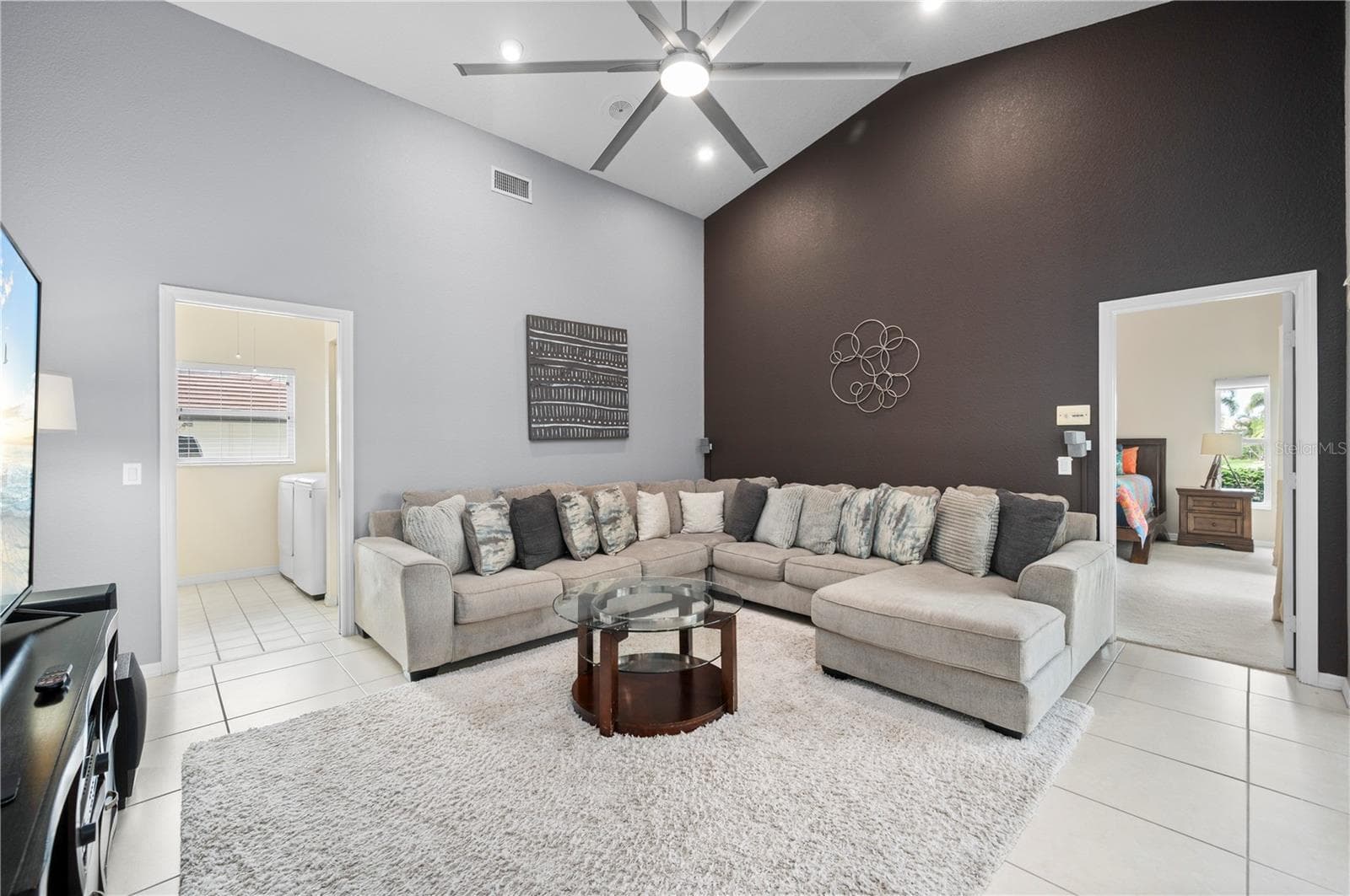 Separate comfortable family room - 265 BELVEDERE CT, PUNTA GORDA