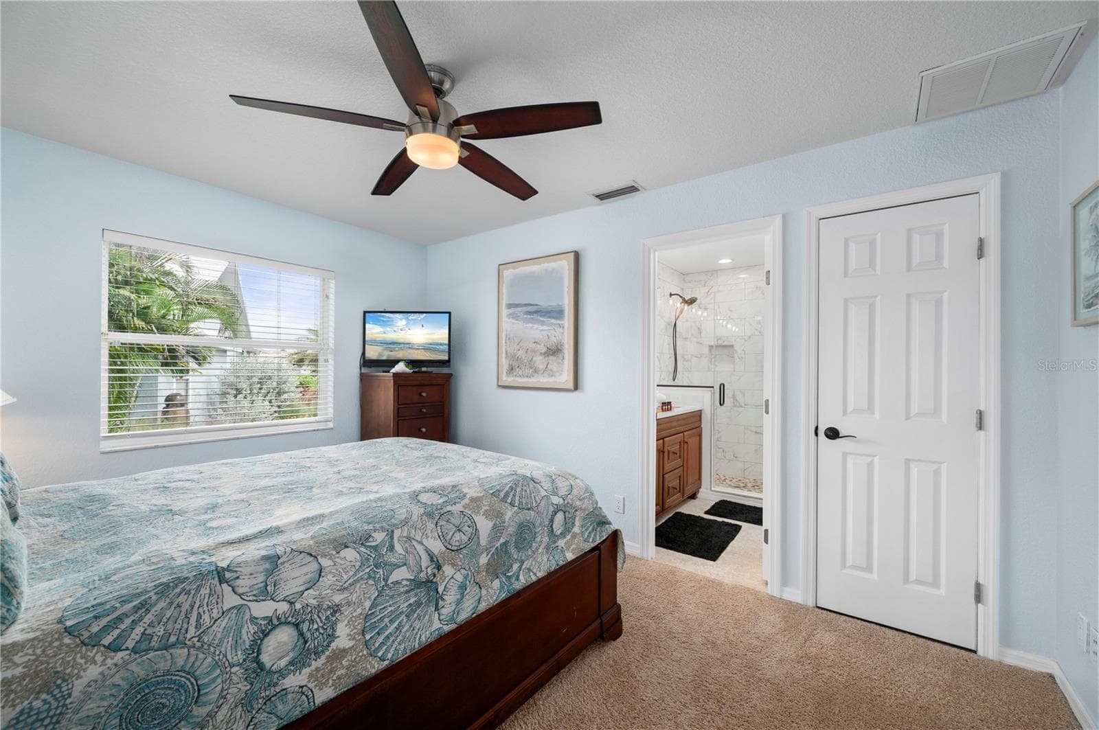 Private guest suite with bath - 265 BELVEDERE CT, PUNTA GORDA