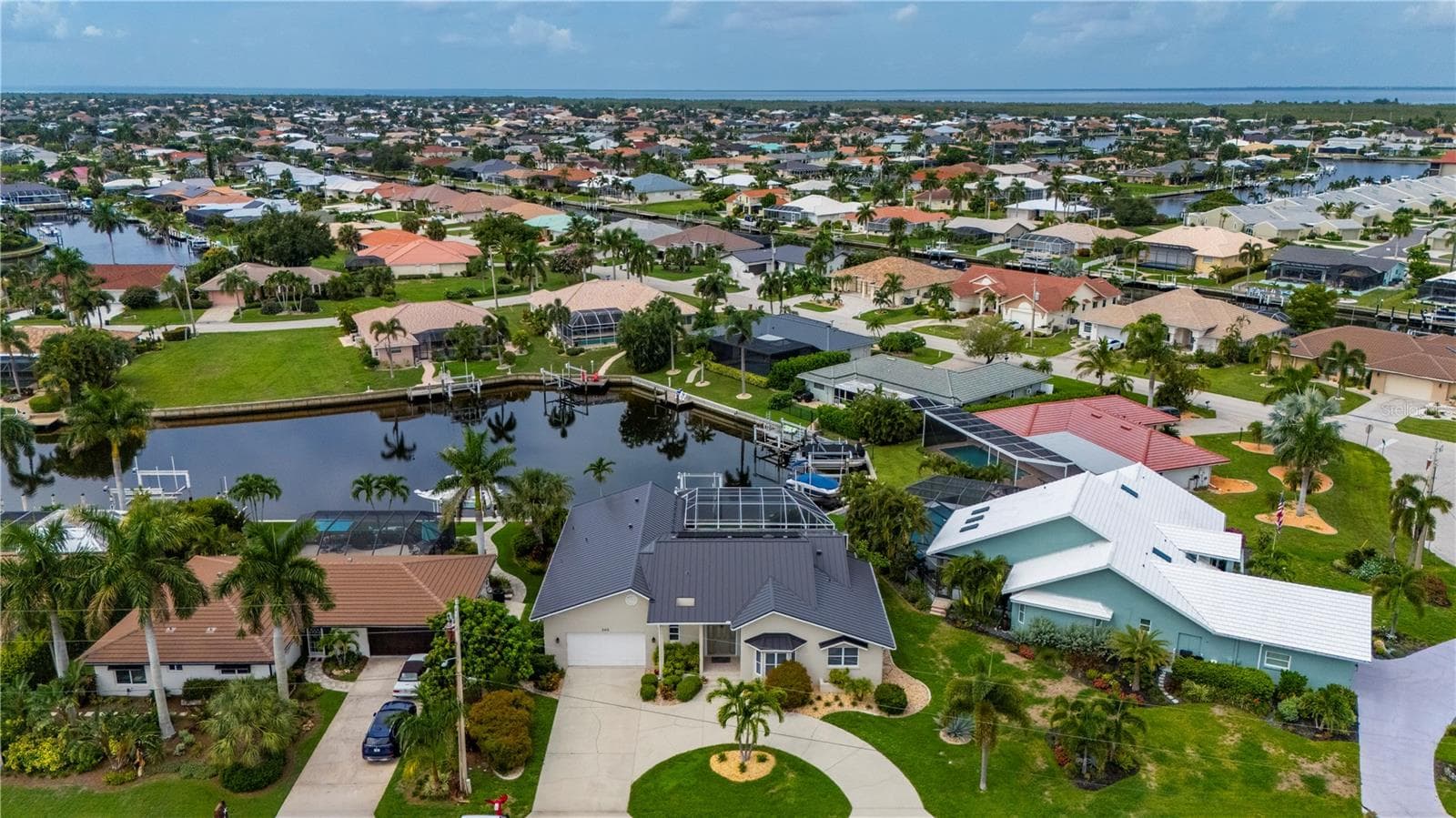 Tropical curb appeal - 265 BELVEDERE CT, PUNTA GORDA