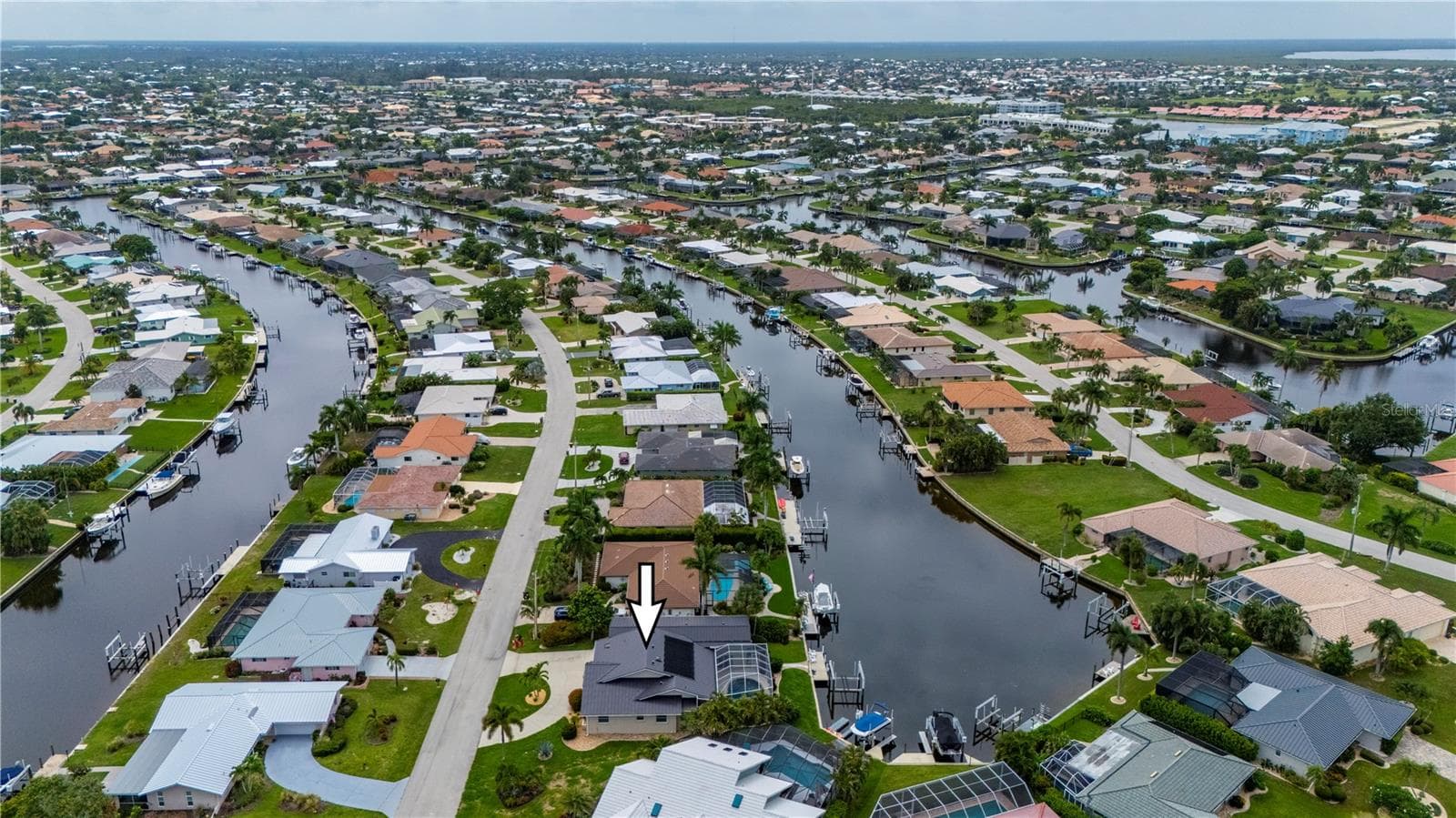 Beautiful long canal views - 265 BELVEDERE CT, PUNTA GORDA