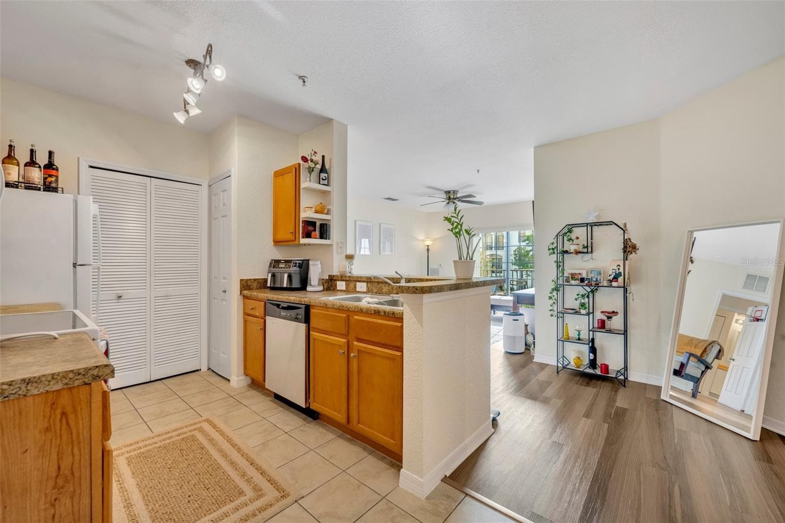 Kitchen/Living - 5550 E MICHIGAN ST #2232, ORLANDO